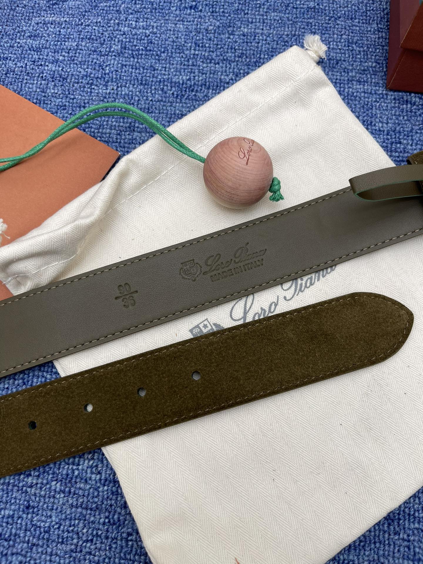 品牌LoroPiana诺悠翩雅正品尺寸经典男士休闲腰带柔软alsavel制成镀钯金属扣带有LoroPia