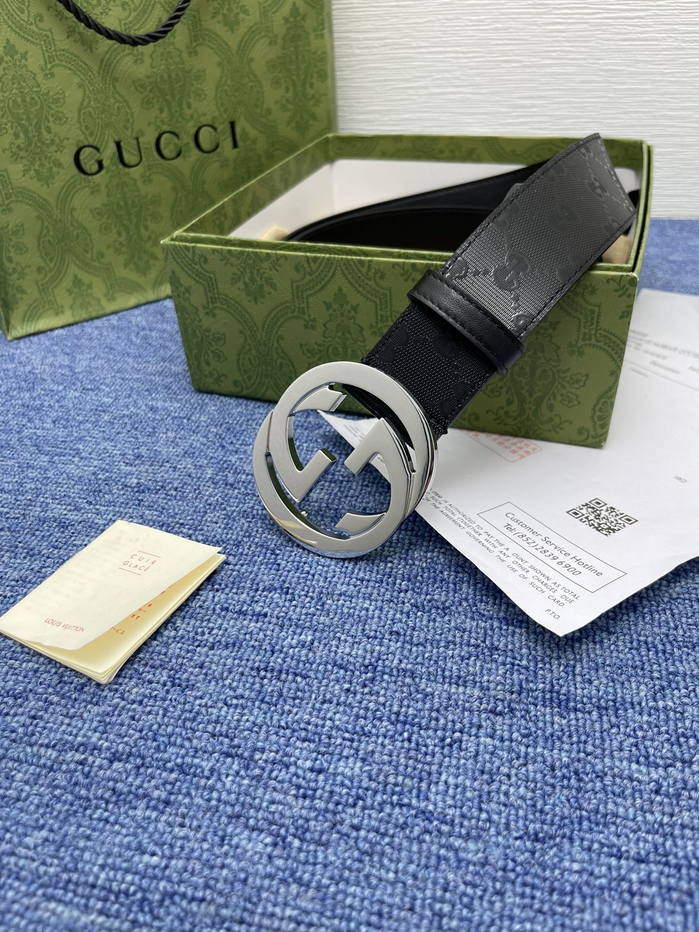 品牌古驰Gucci描述采用高级GucciSignature真皮精制而成触感厚实饰以双G商标带扣腰带为意大