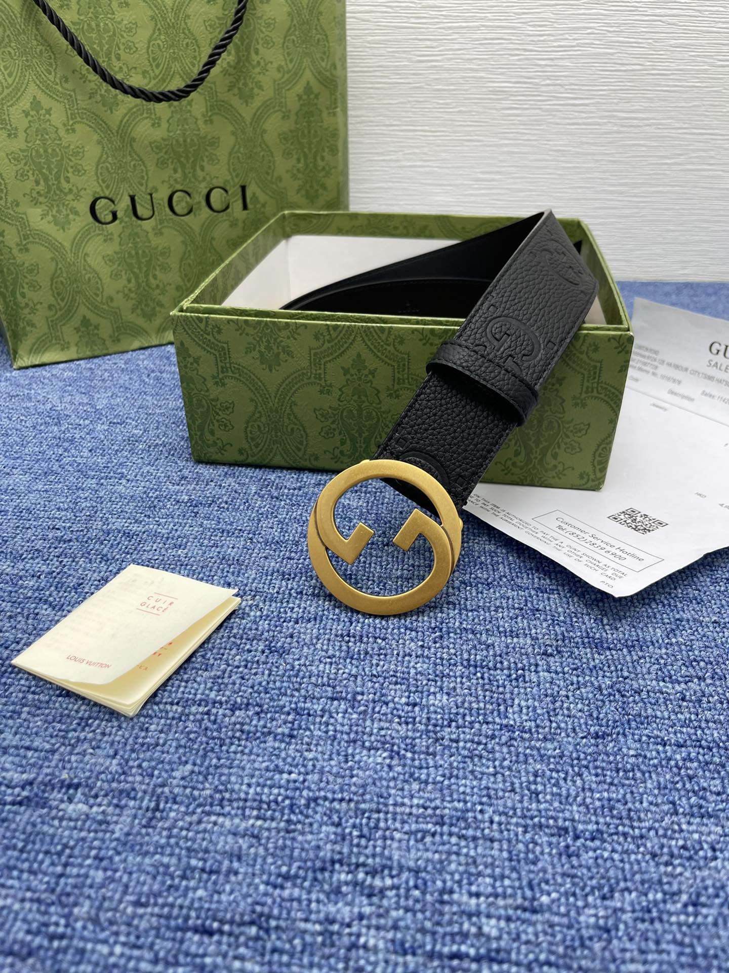 品牌古驰Gucci描述采用高级GucciSignature真皮精制而成触感厚实饰以双G商标带扣腰带为意大