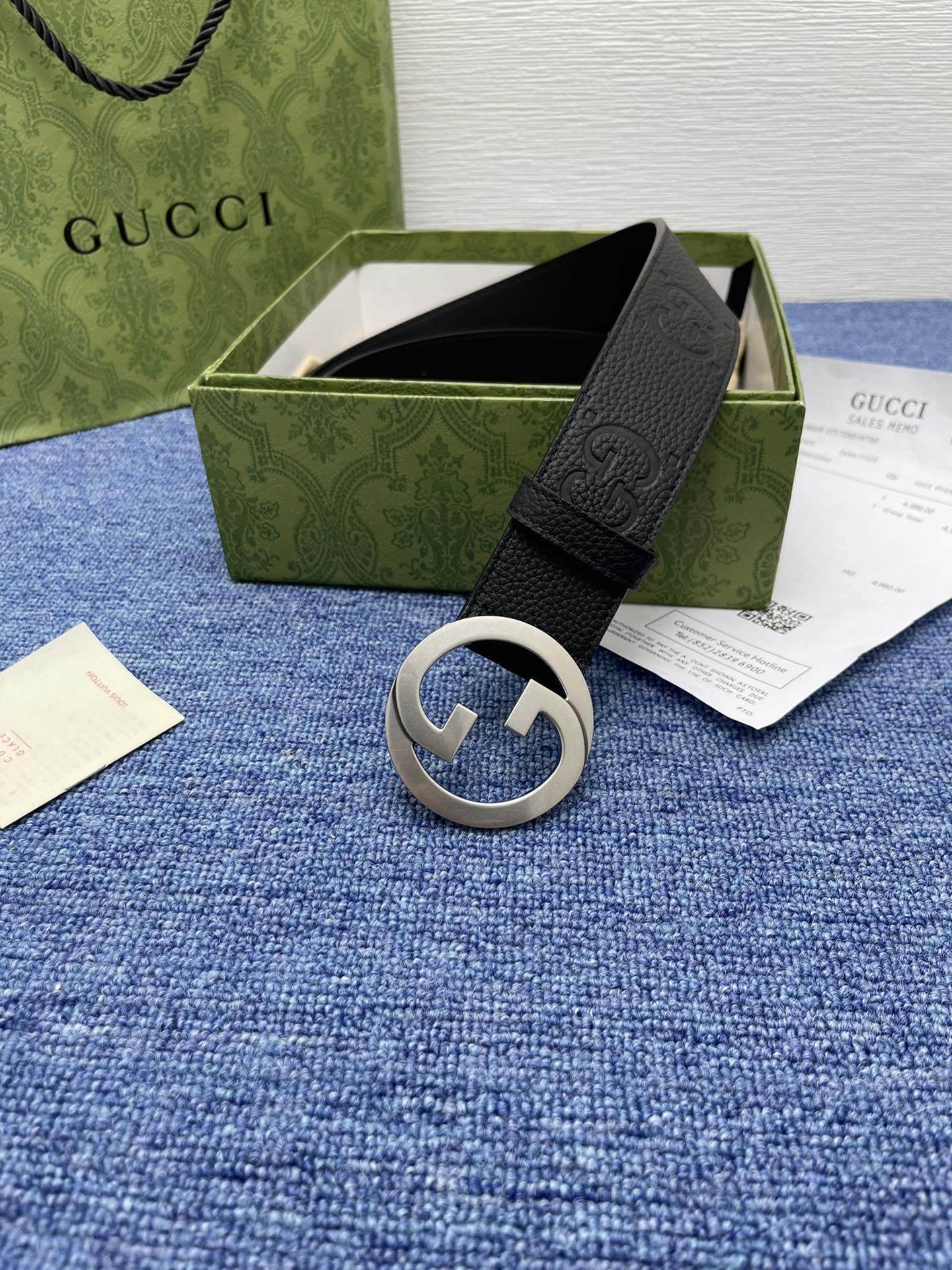 品牌古驰Gucci描述采用高级GucciSignature真皮精制而成触感厚实饰以双G商标带扣腰带为意大