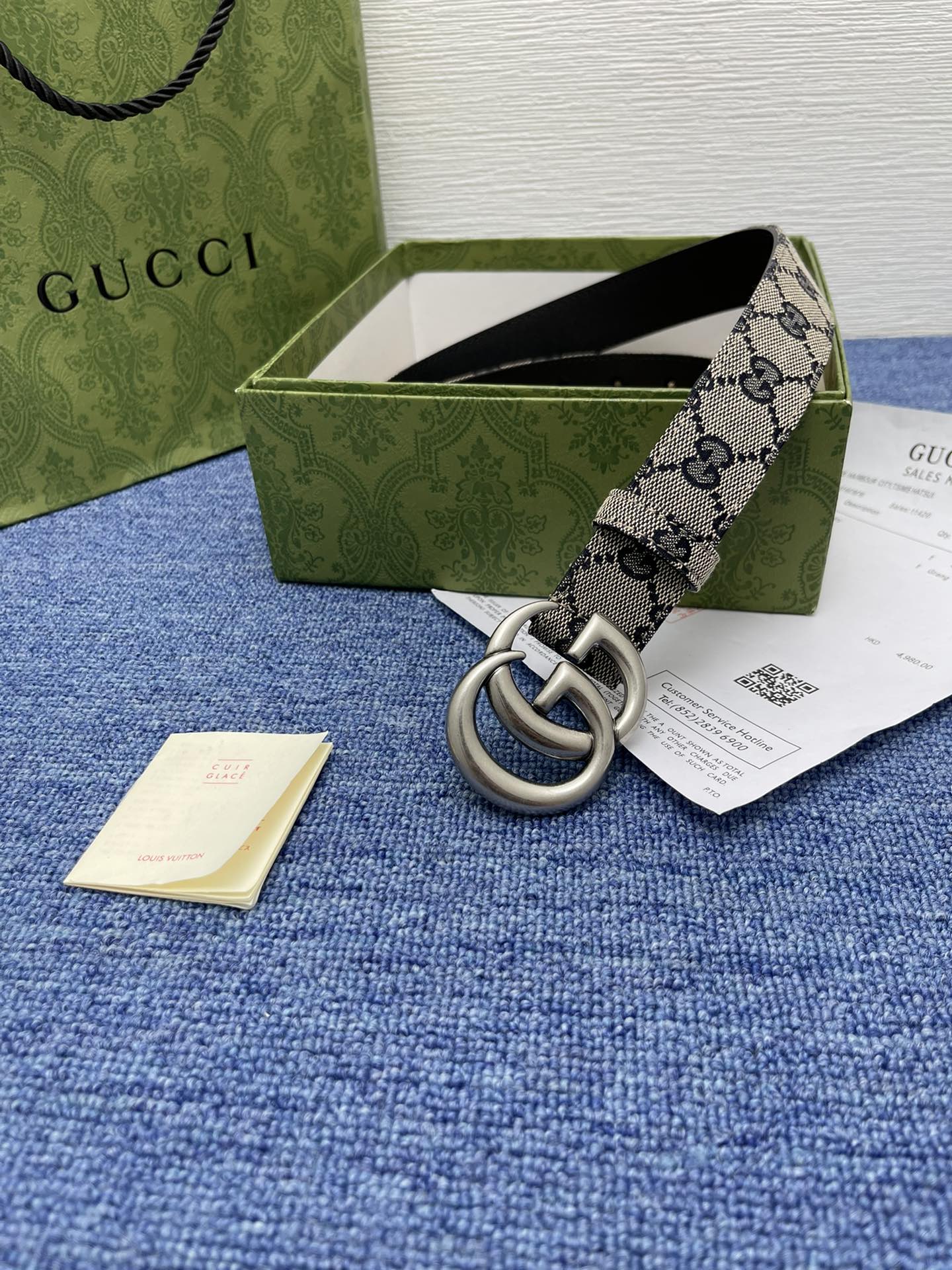 品牌古驰Gucci描述采用高级GucciSignature真皮精制而成触感厚实饰以双G商标带扣腰带为意大