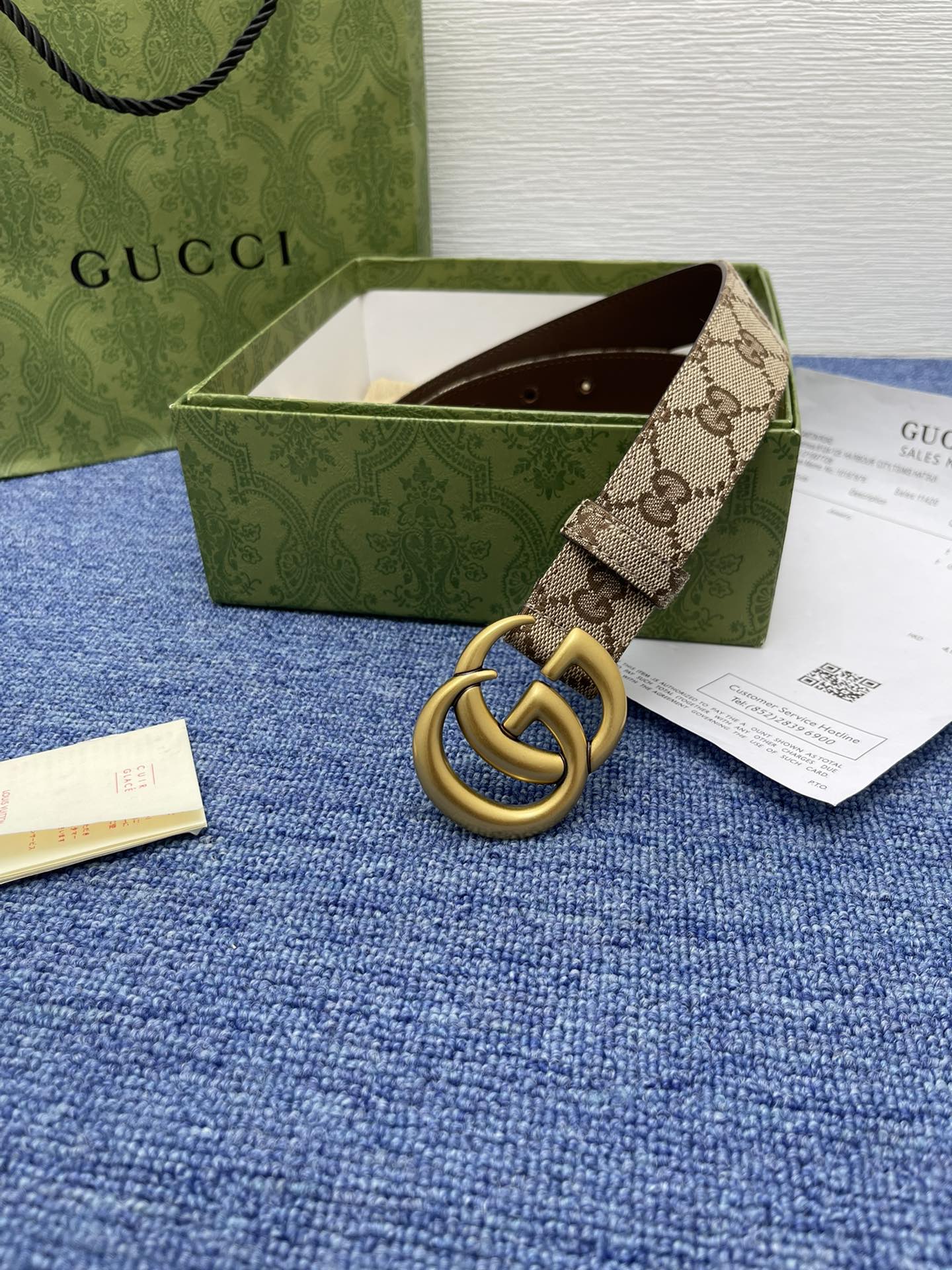 品牌古驰Gucci描述采用高级GucciSignature真皮精制而成触感厚实饰以双G商标带扣腰带为意大