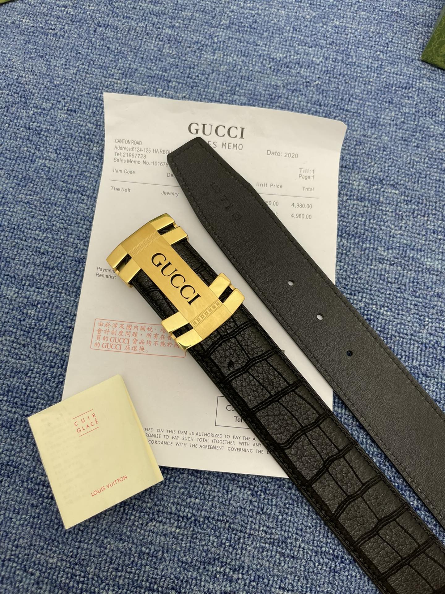 品牌古驰Gucci描述采用高级GucciSignature真鹿皮精制而成触感厚实饰以双G商标带扣腰带为意