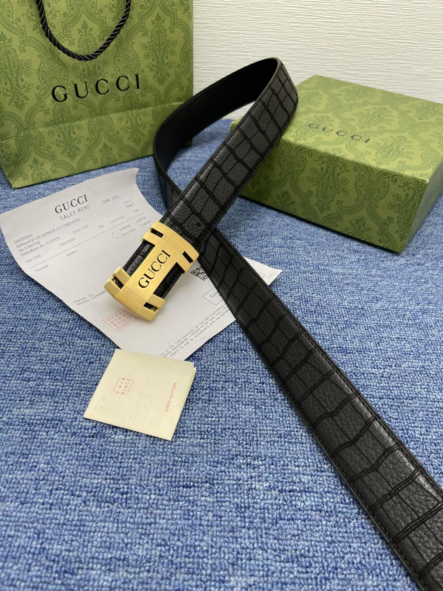 品牌古驰Gucci描述采用高级GucciSignature真鹿皮精制而成触感厚实饰以双G商标带扣腰带为意