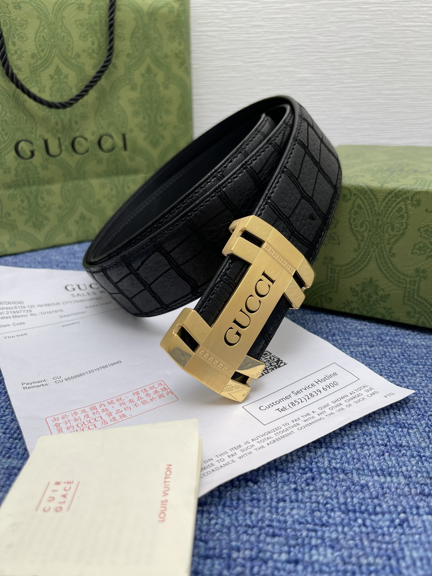 品牌古驰Gucci描述采用高级GucciSignature真鹿皮精制而成触感厚实饰以双G商标带扣腰带为意