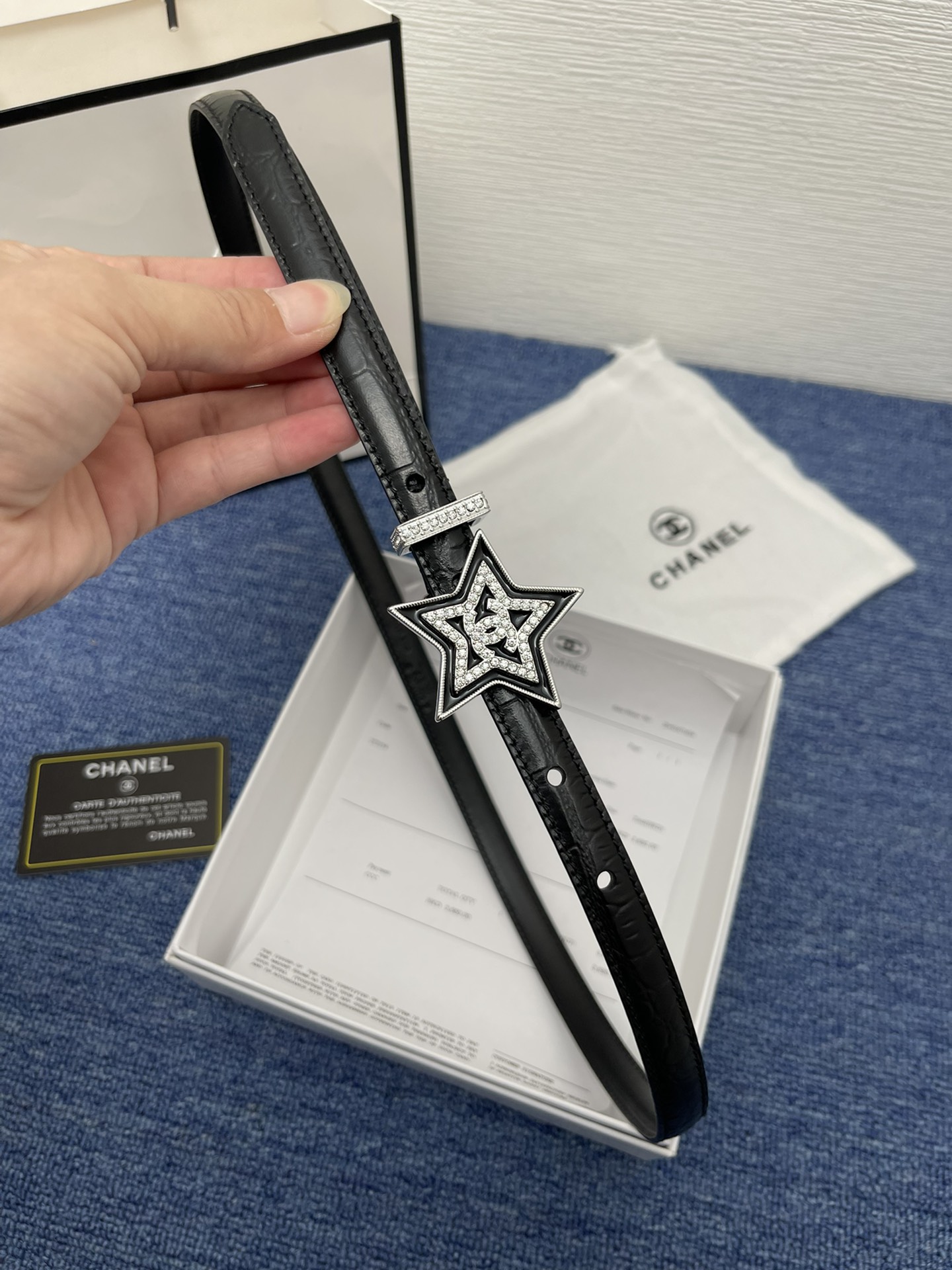 品牌香奈儿女带描述双面原版皮可调节式皮带小牛皮材质配有钯金色和银色钢金属扣牛皮材质不锈钢香奈儿扣2.0厘