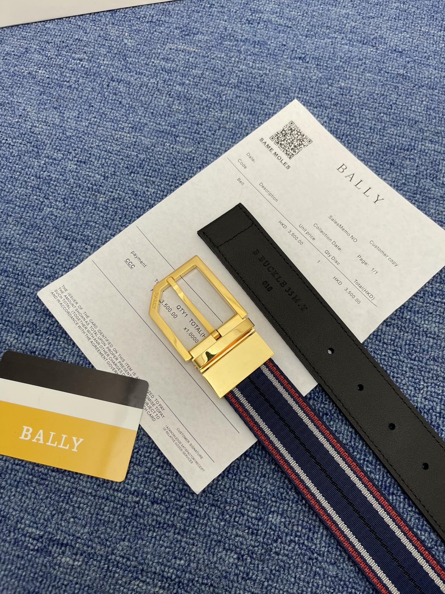 🔴 【品牌】巴利 🔴 【描述】经典系列新品腰带，采用小牛皮材质，完美搭配手工车线，经典配色，可搭配商务西