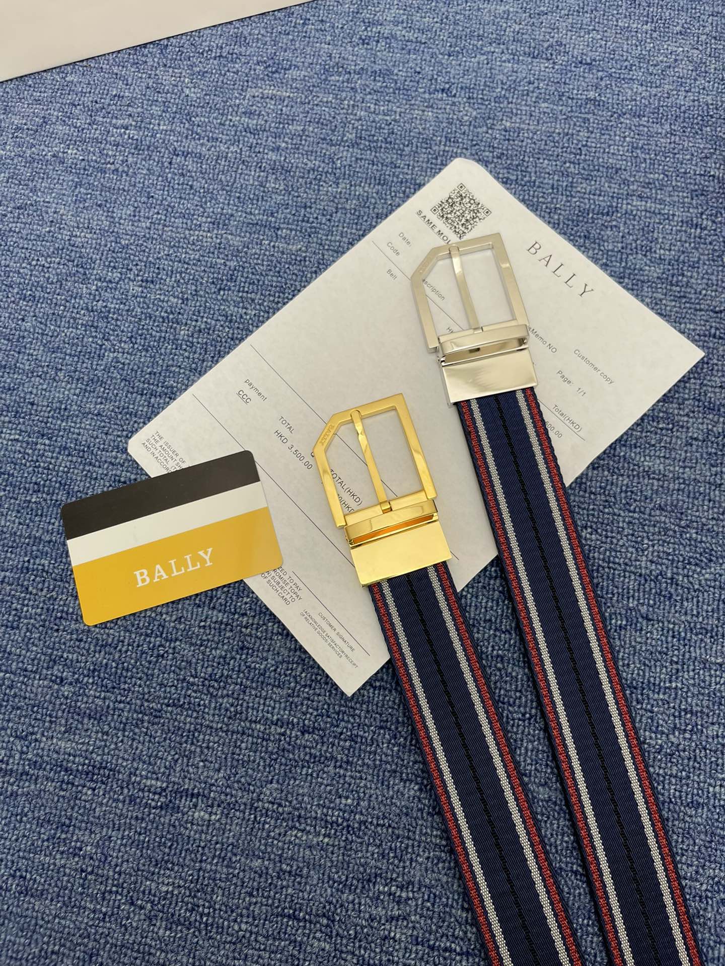 🔴 【品牌】巴利 🔴 【描述】经典系列新品腰带，采用小牛皮材质，完美搭配手工车线，经典配色，可搭配商务西