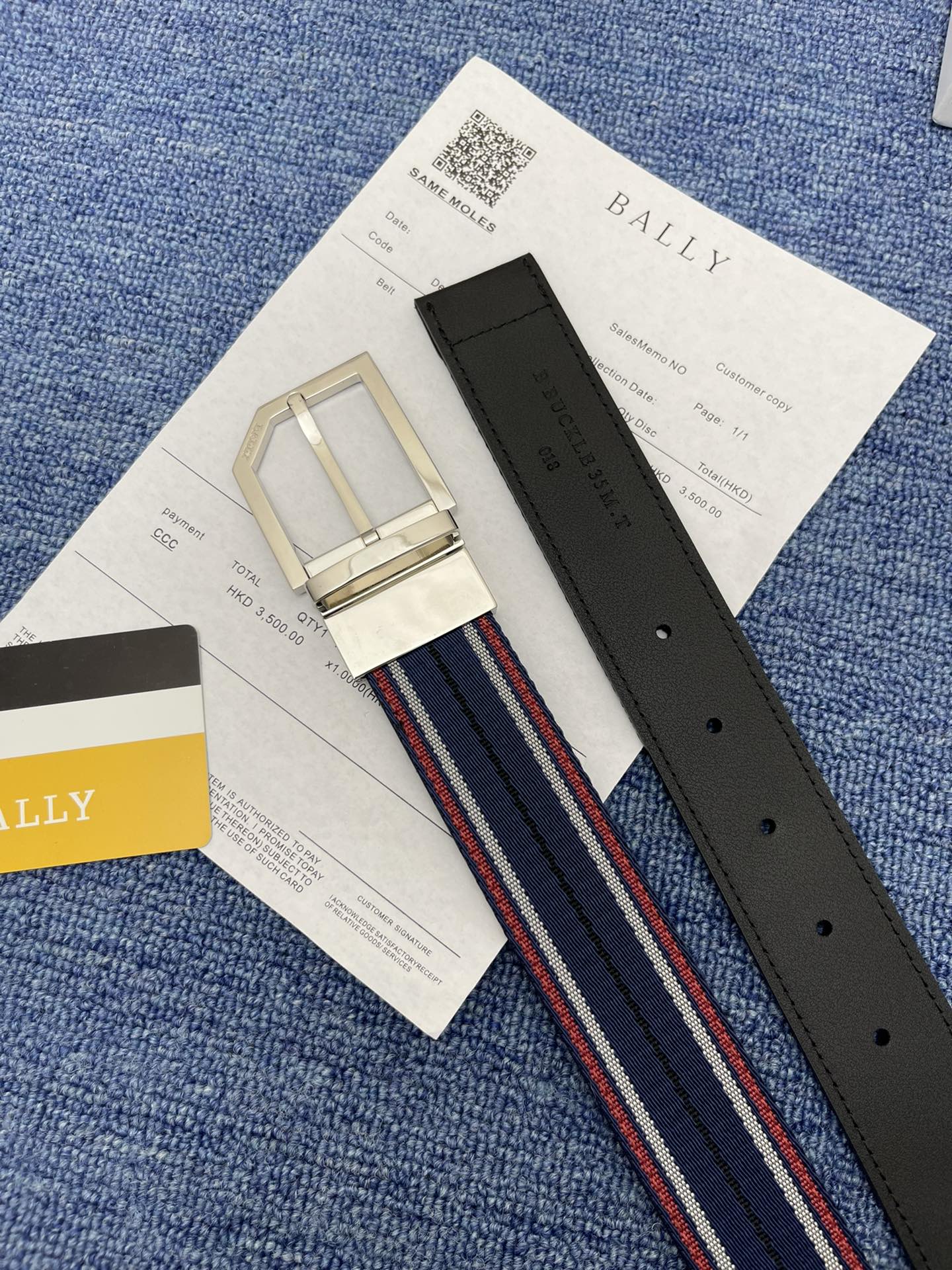 🔴 【品牌】巴利 🔴 【描述】经典系列新品腰带，采用小牛皮材质，完美搭配手工车线，经典配色，可搭配商务西