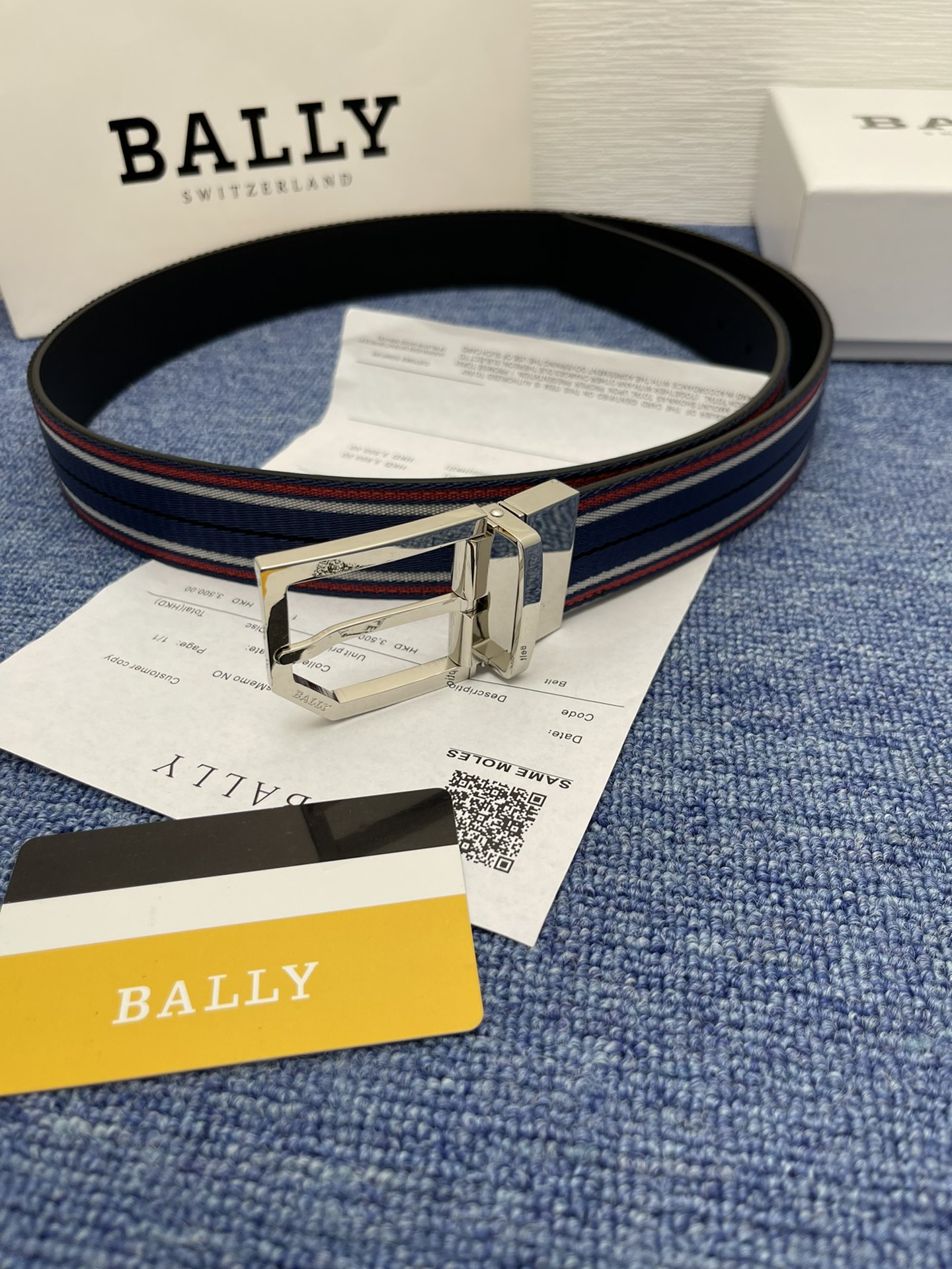 🔴 【品牌】巴利 🔴 【描述】经典系列新品腰带，采用小牛皮材质，完美搭配手工车线，经典配色，可搭配商务西