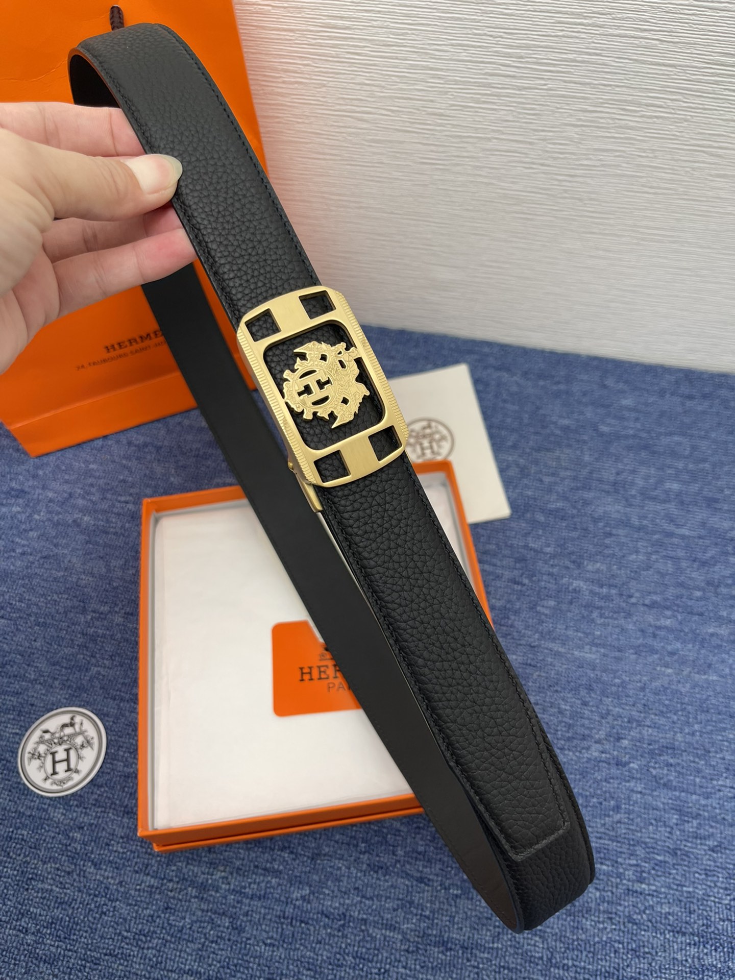 🔴 【品牌】爱马仕自动扣         
🔴 【描述】双面原版皮，原板扣、这款饰有带扣的腰带配以水牛皮
