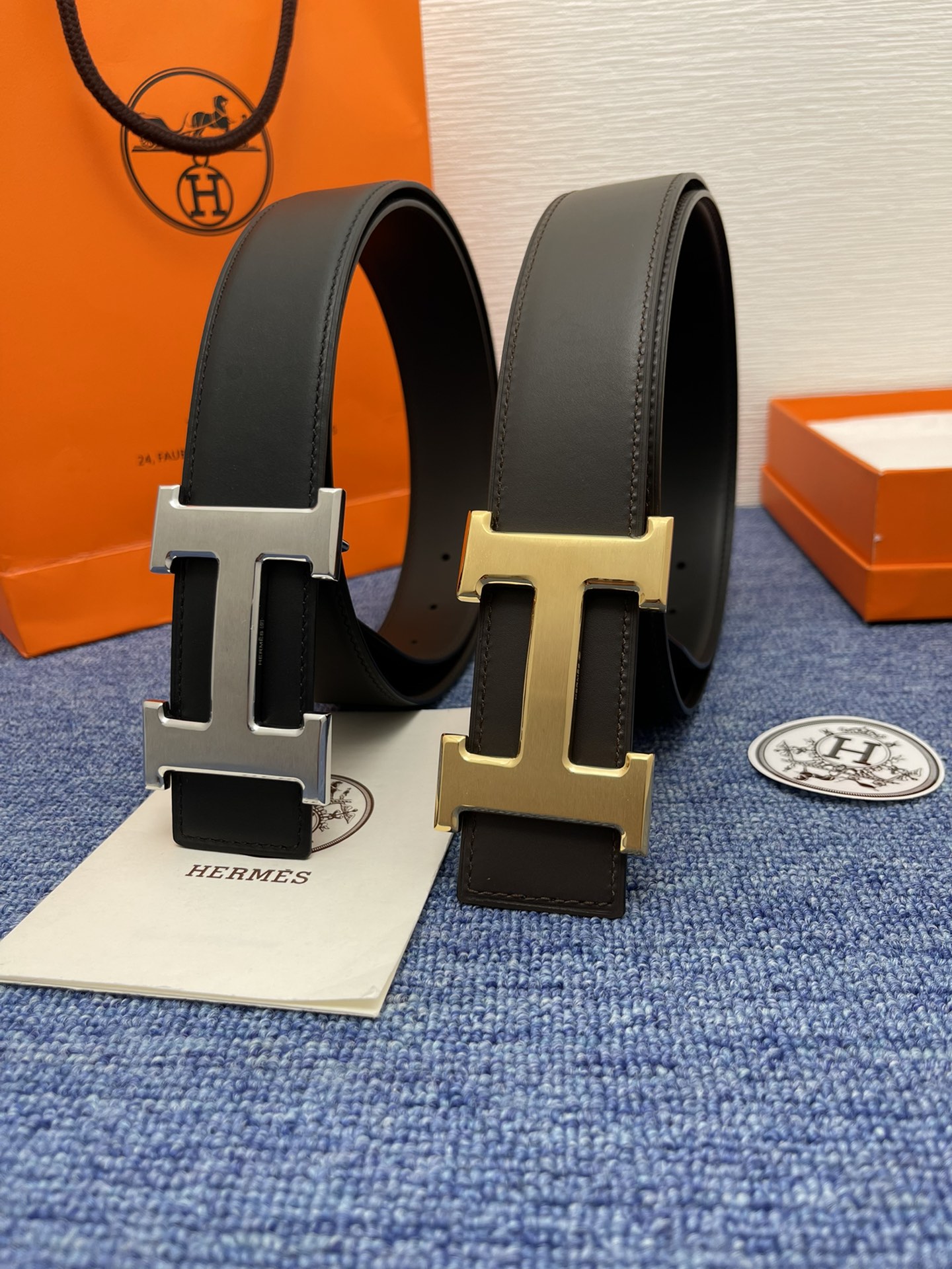 🔴 【品牌】爱马仕 🔴 【描述】采用高级真皮精制而成，触感厚实，饰以商标带扣。腰带为意大利尺寸，请在购买