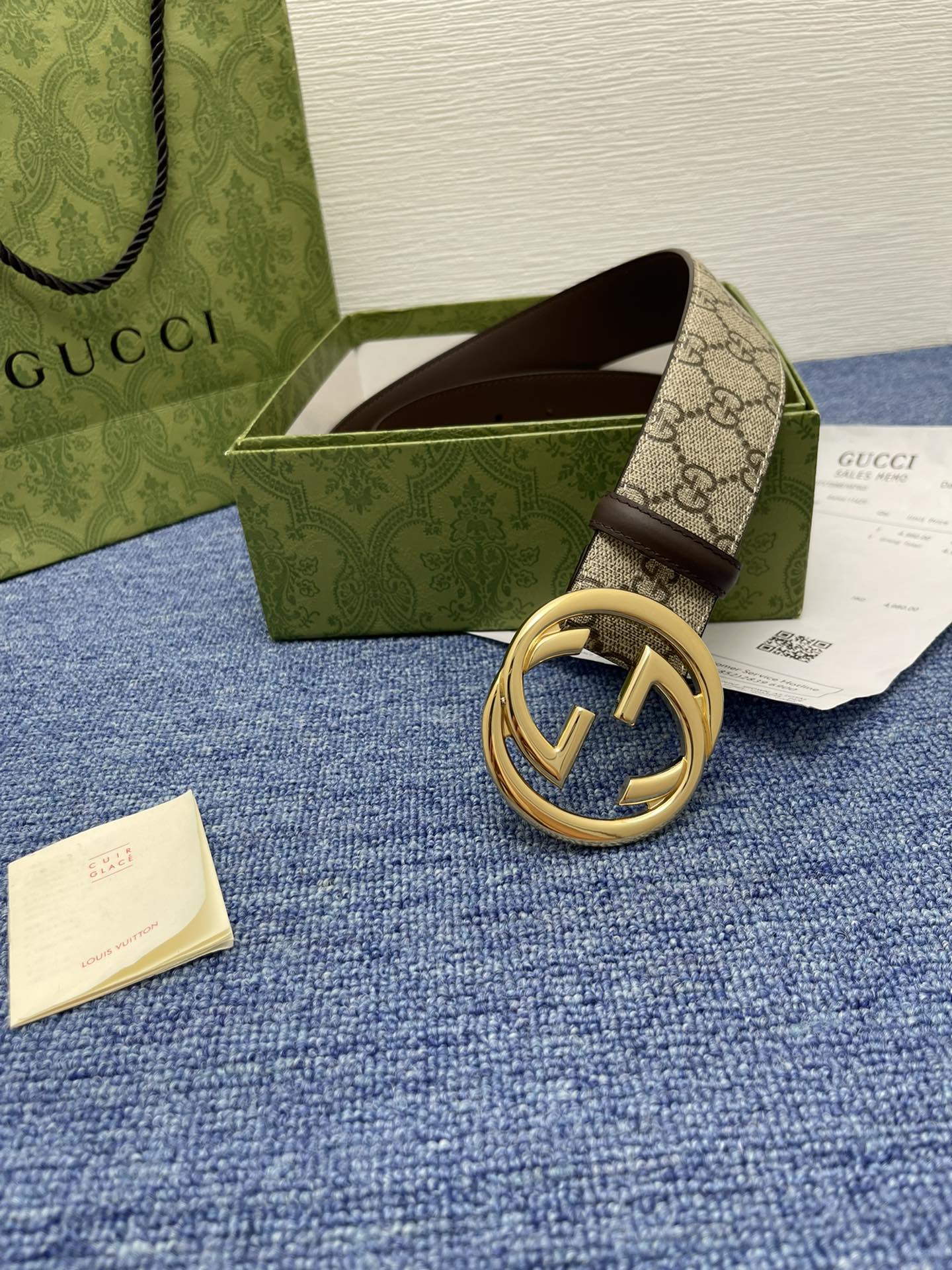 品牌古驰Gucci描述采用高级GucciSignature真皮精制而成触感厚实饰以双G商标带扣腰带为意大