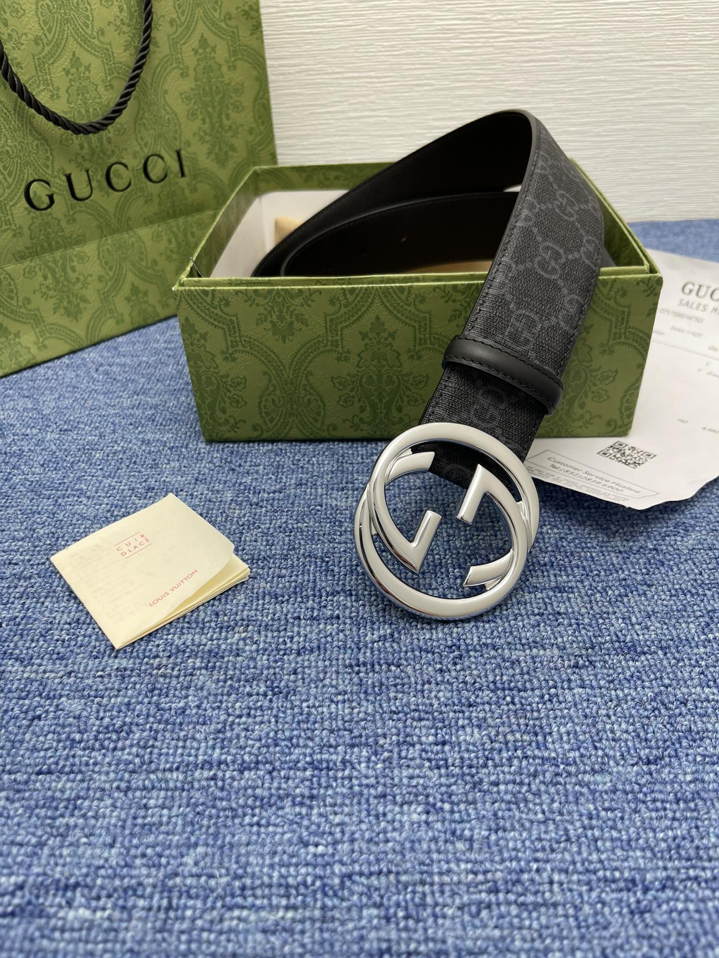 品牌古驰Gucci描述采用高级GucciSignature真皮精制而成触感厚实饰以双G商标带扣腰带为意大