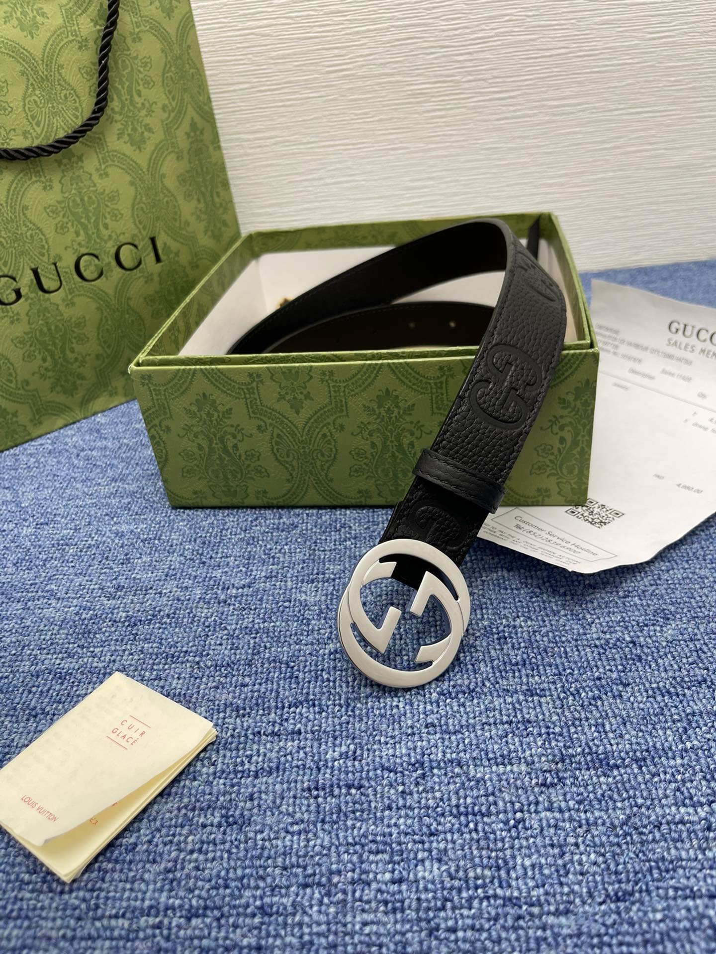 品牌古驰Gucci描述采用高级GucciSignature真皮精制而成触感厚实饰以双G商标带扣腰带为意大