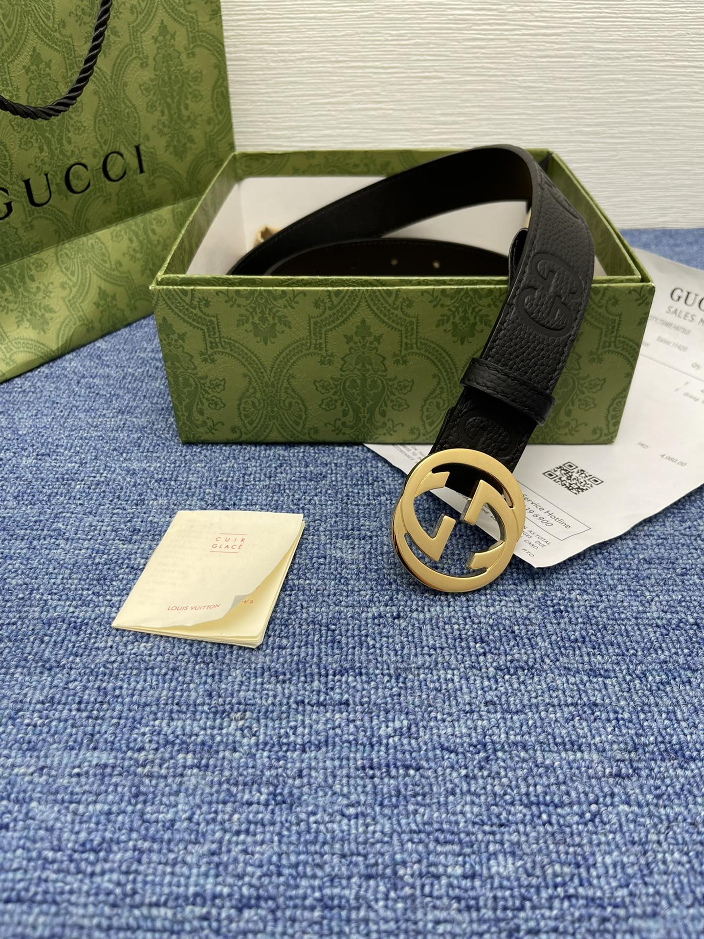 品牌古驰Gucci描述采用高级GucciSignature真皮精制而成触感厚实饰以双G商标带扣腰带为意大