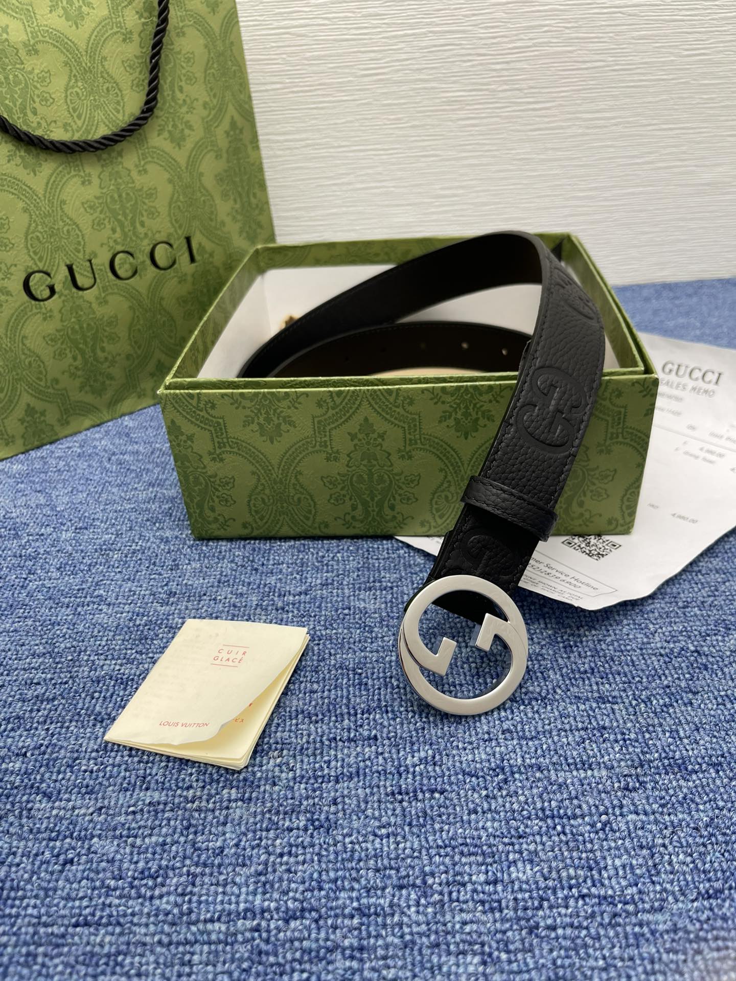 品牌古驰Gucci描述采用高级GucciSignature真皮精制而成触感厚实饰以双G商标带扣腰带为意大