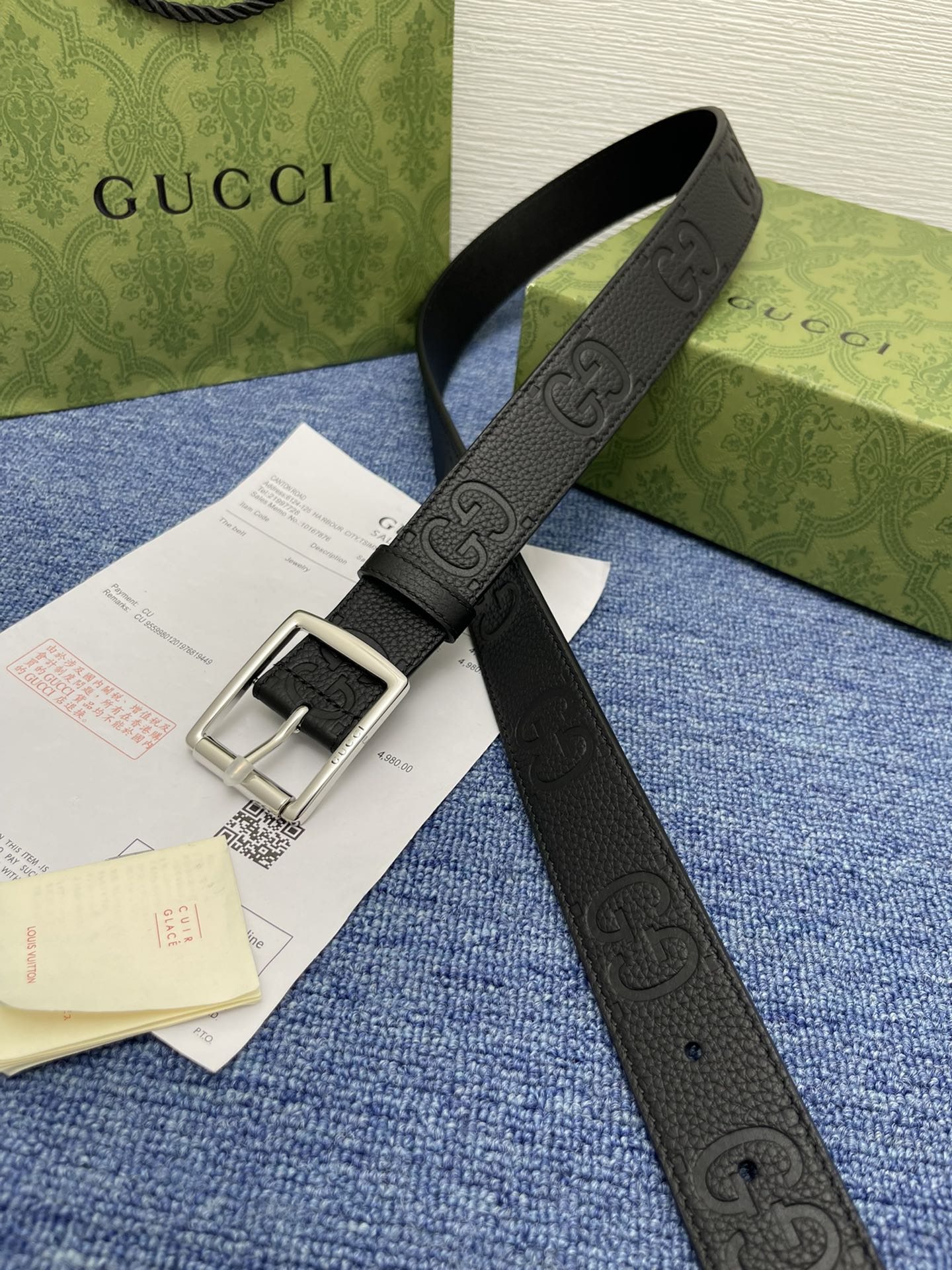 品牌古驰Gucci描述采用高级GucciSignature真皮精制而成触感厚实饰以双G商标带扣腰带为意大