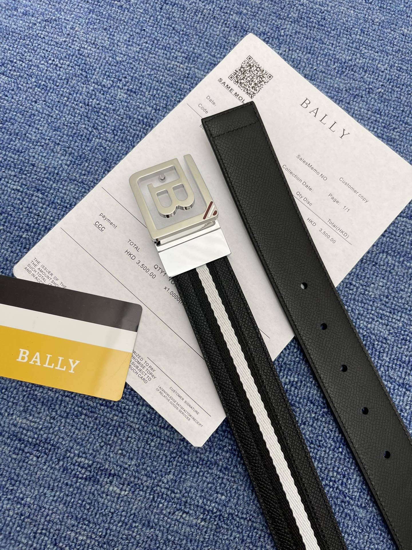 🔴 【品牌】巴利 🔴 【描述】经典系列新品腰带，采用小牛皮材质，完美搭配手工车线，经典配色，可搭配商务西