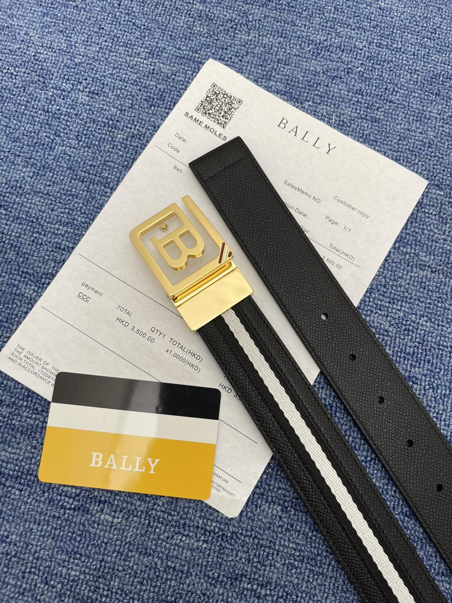 🔴 【品牌】巴利 🔴 【描述】经典系列新品腰带，采用小牛皮材质，完美搭配手工车线，经典配色，可搭配商务西