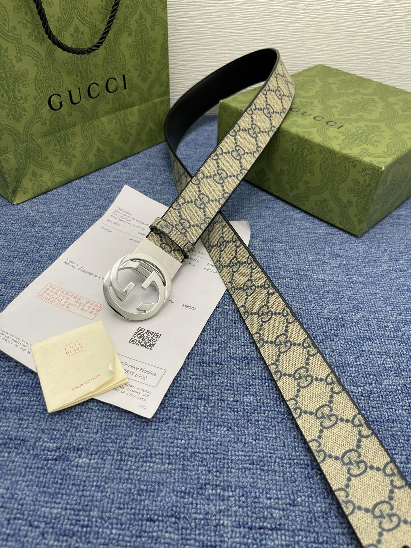 品牌古驰Gucci描述采用高级GucciSignature真皮精制而成触感厚实饰以双G商标带扣腰带为意大