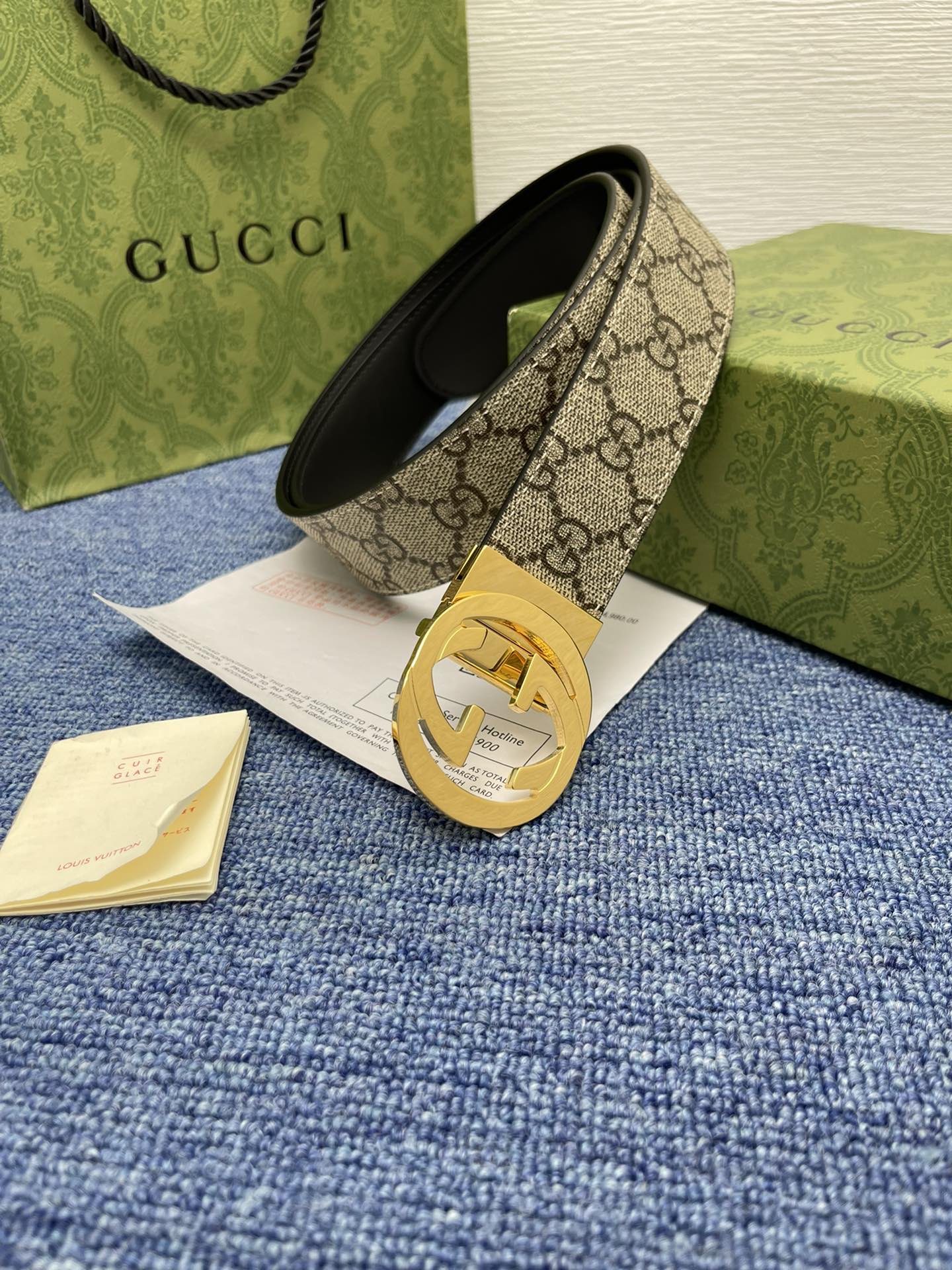 品牌古驰Gucci描述采用高级GucciSignature真皮精制而成触感厚实饰以双G商标带扣腰带为意大