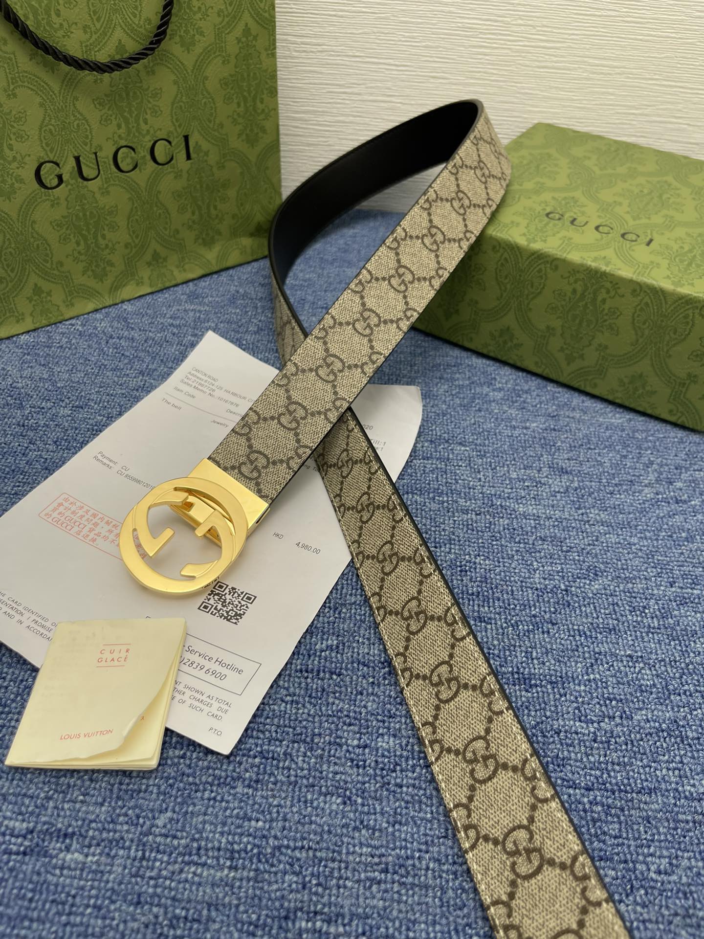 品牌古驰Gucci描述采用高级GucciSignature真皮精制而成触感厚实饰以双G商标带扣腰带为意大