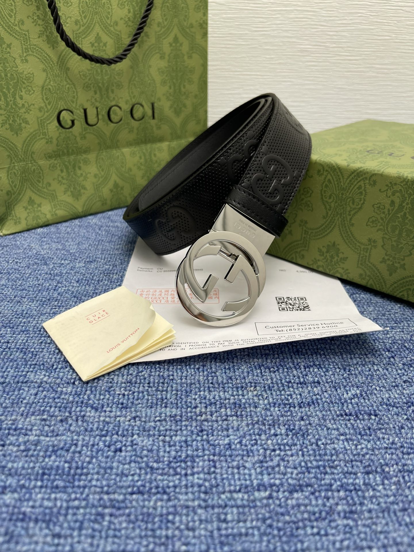 品牌古驰Gucci描述采用高级GucciSignature真皮精制而成触感厚实饰以双G商标带扣腰带为意大