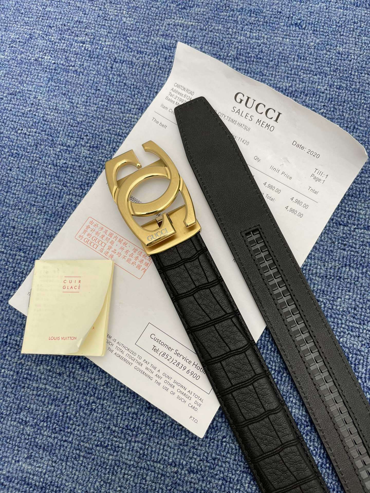 品牌古驰Gucci自动描述采用高级GucciSignature真皮精制而成触感厚实饰以双G商标带扣腰带为
