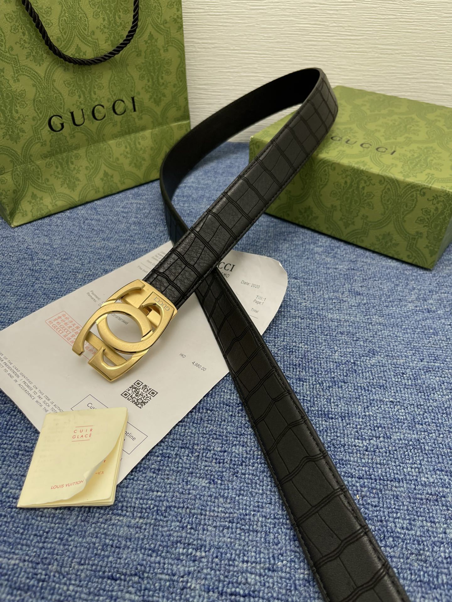 品牌古驰Gucci自动描述采用高级GucciSignature真皮精制而成触感厚实饰以双G商标带扣腰带为