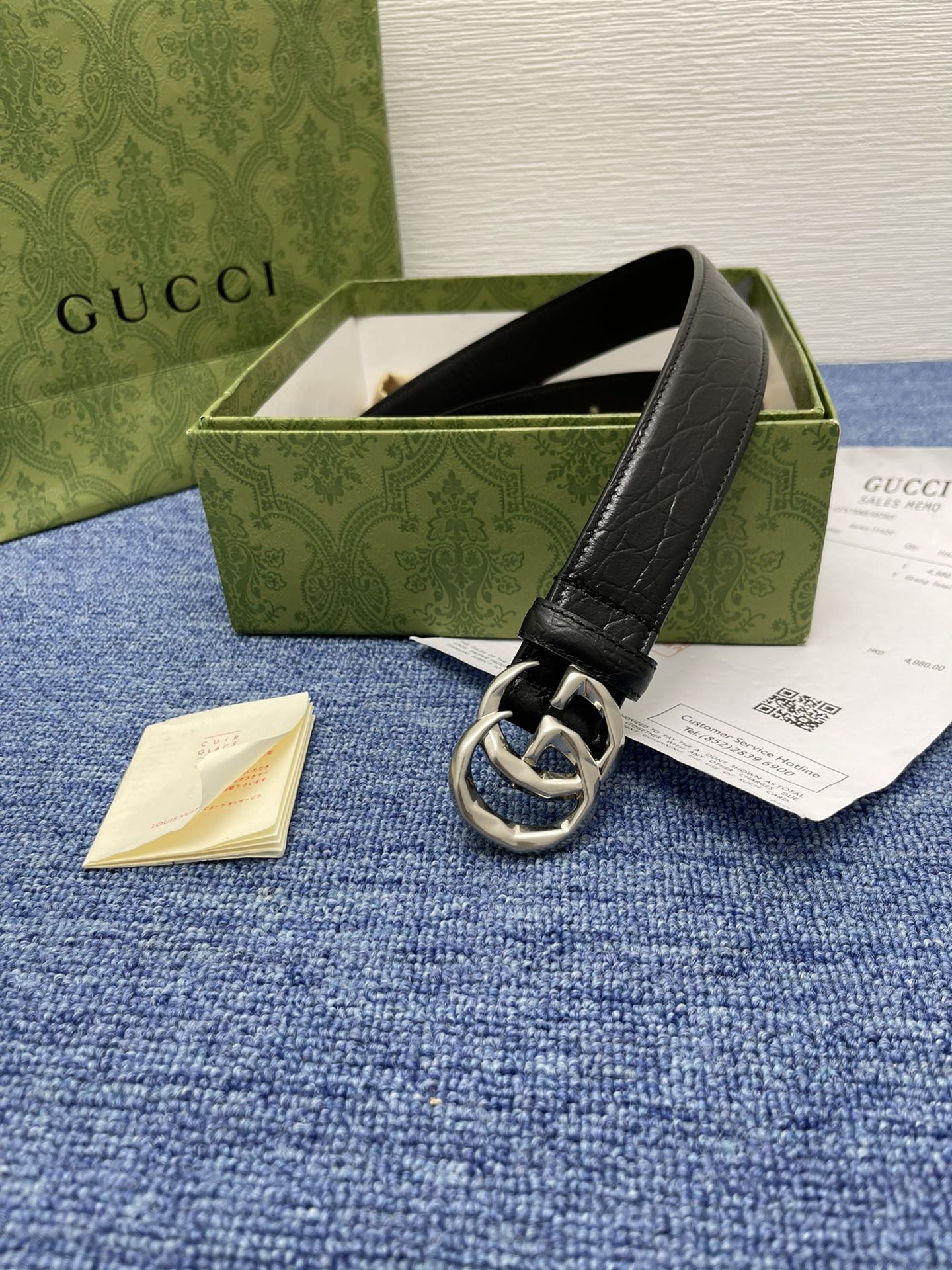 品牌古驰Gucci描述采用高级GucciSignature真皮精制而成触感厚实饰以双G商标带扣腰带为意大