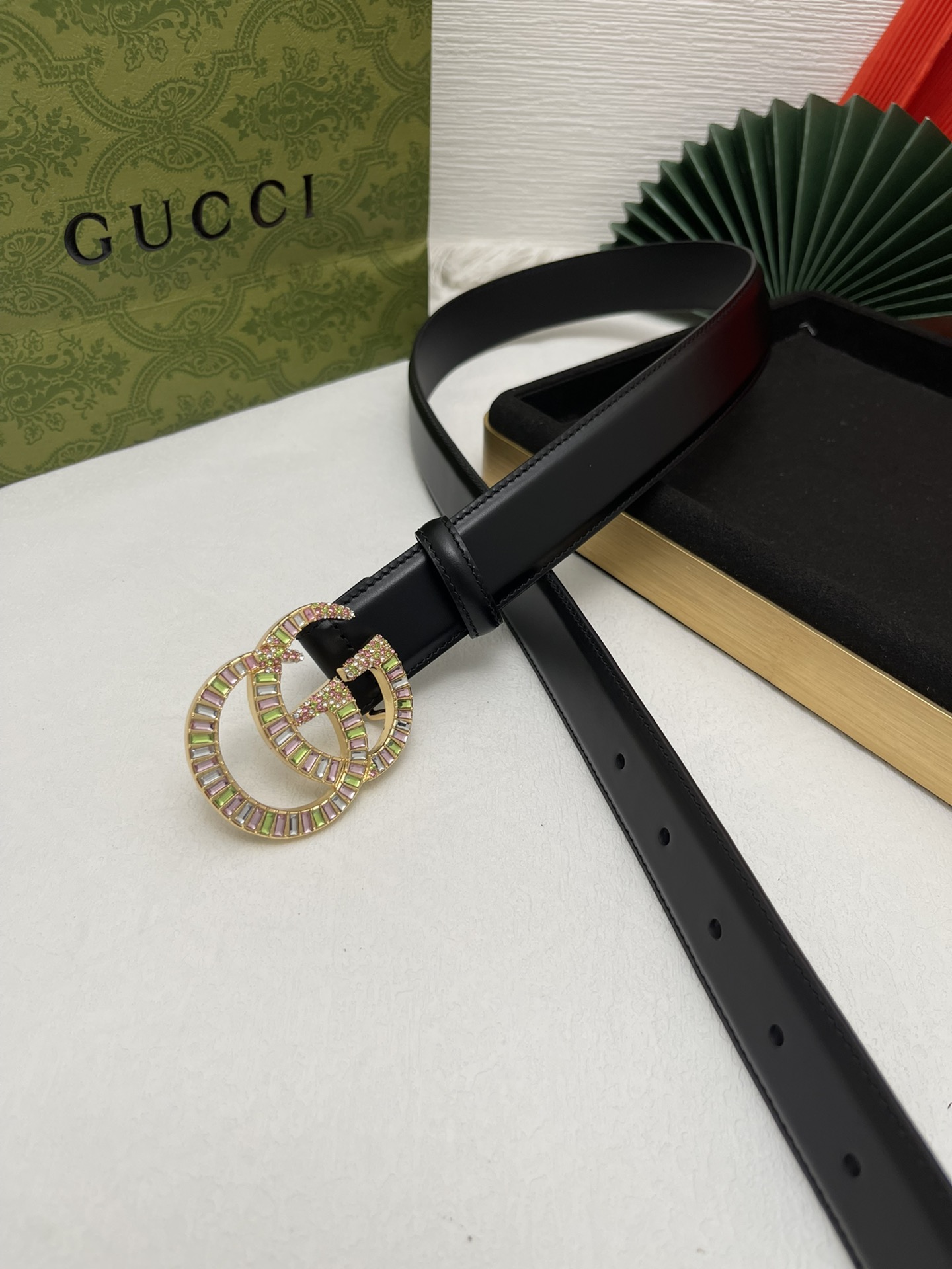 品牌古驰Gucci描述采用高级GucciSignature真皮精制而成触感厚实饰以双G商标带扣腰带为意大