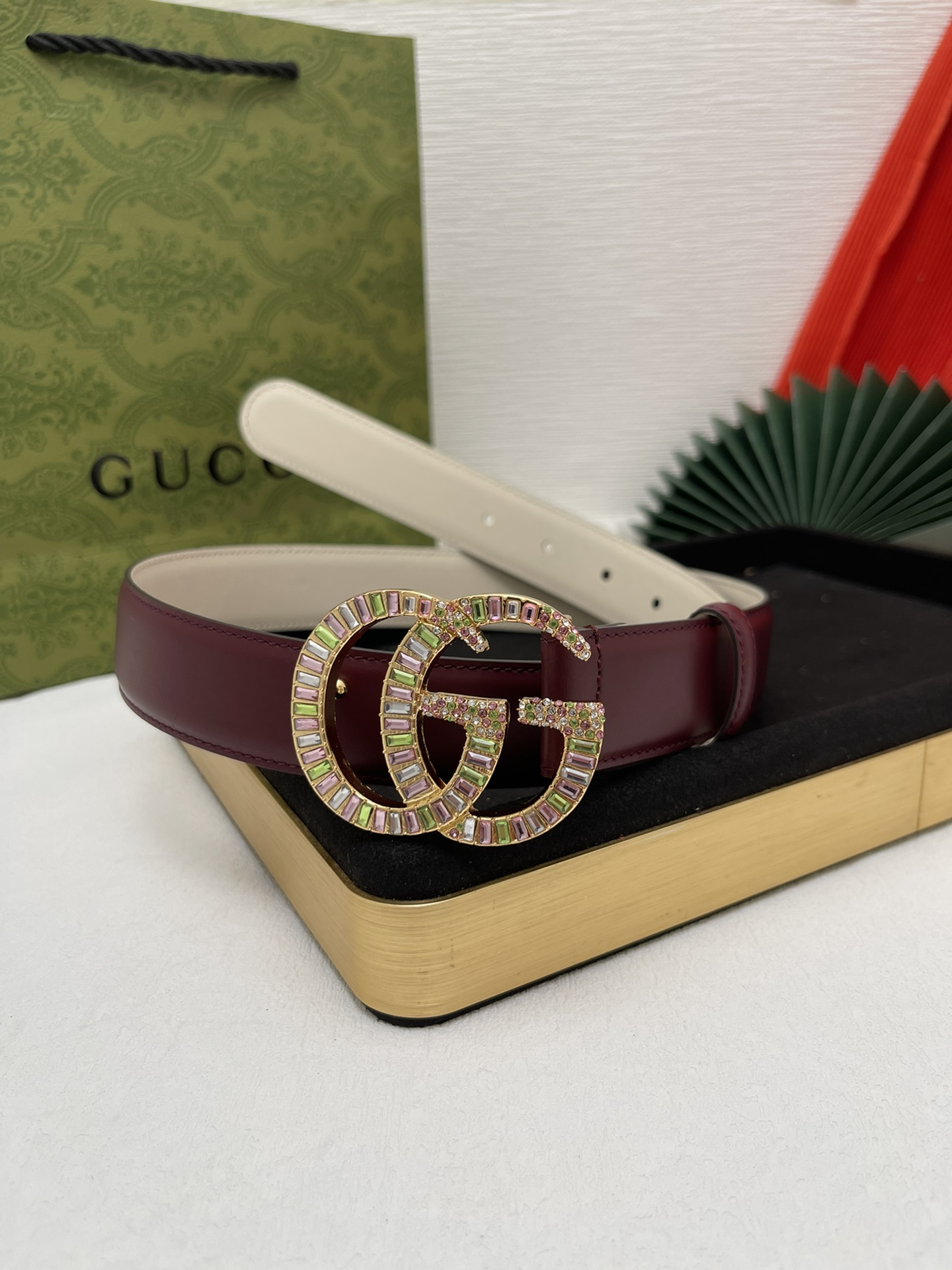 品牌古驰Gucci描述采用高级GucciSignature真皮精制而成触感厚实饰以双G商标带扣腰带为意大