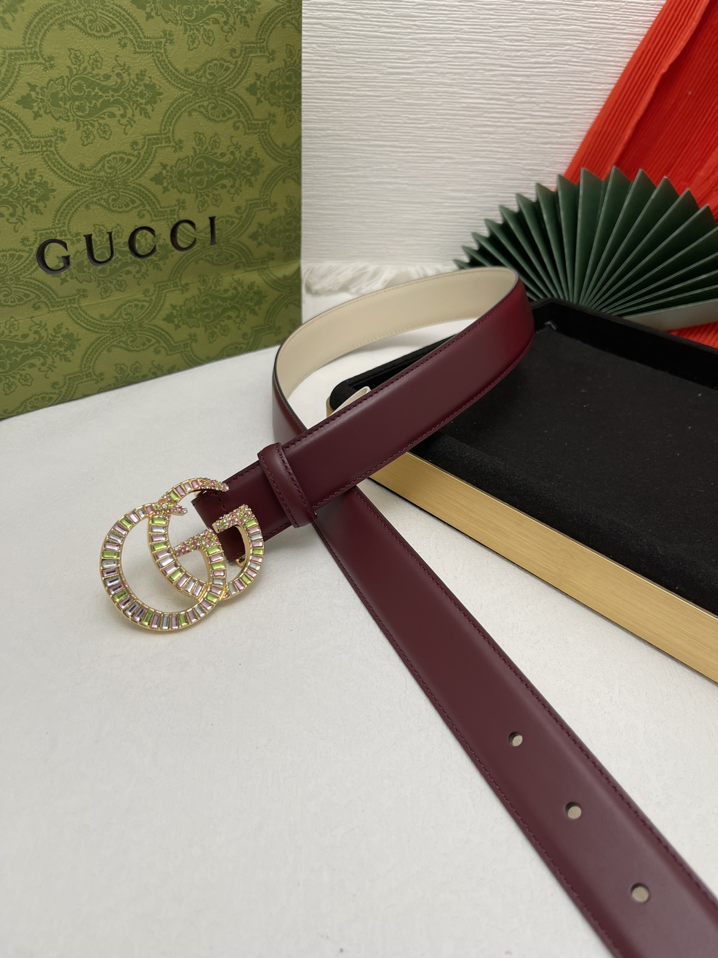 品牌古驰Gucci描述采用高级GucciSignature真皮精制而成触感厚实饰以双G商标带扣腰带为意大