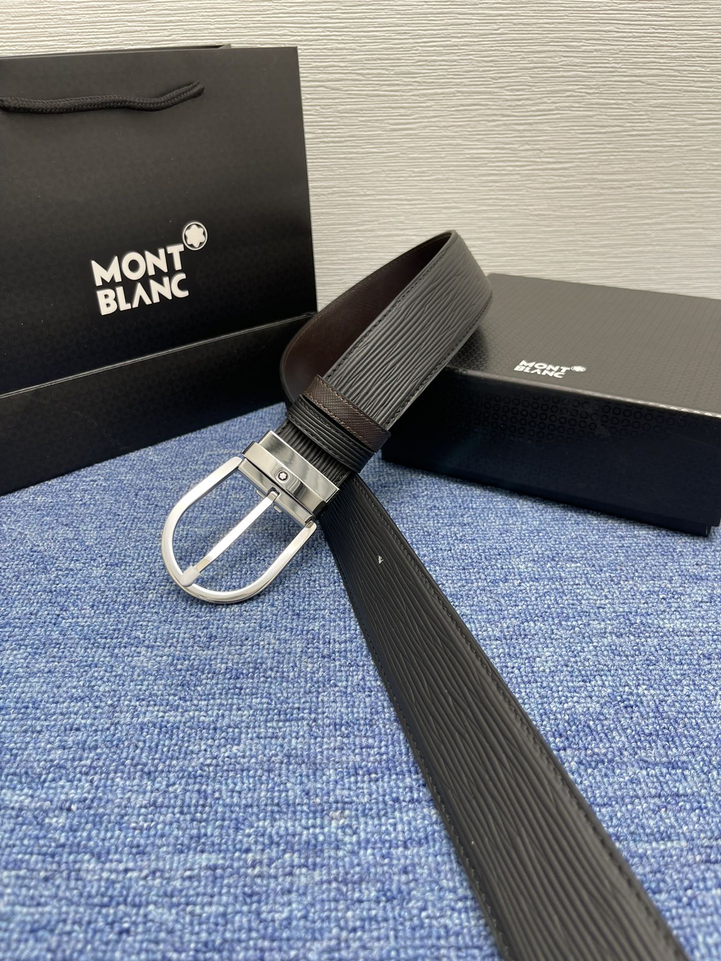 品牌万宝龙Montblanc家持续其一贯的高雅绅士精致的风格进口小牛皮手感细腻柔软纯铜精品男士必备！宽度