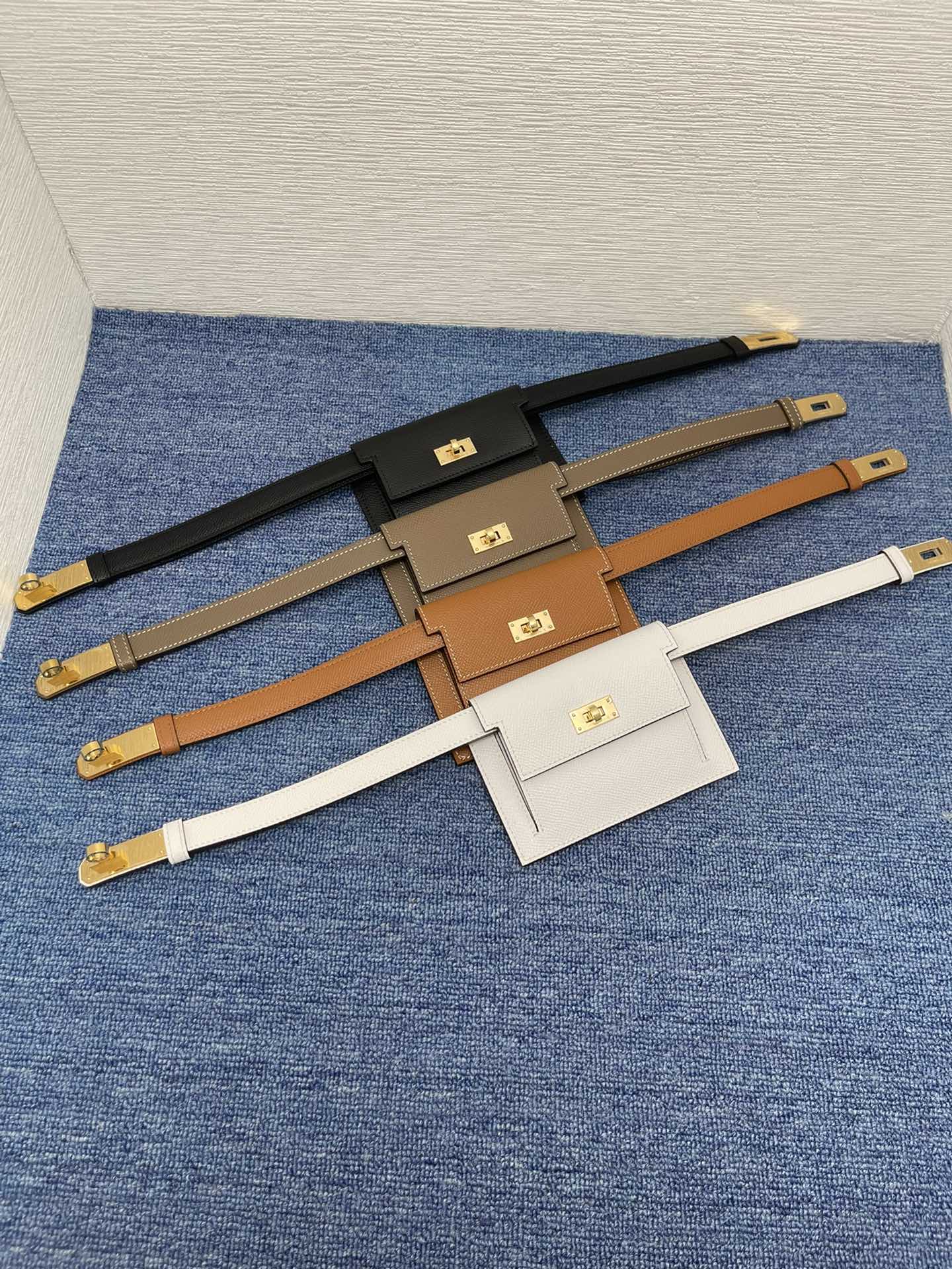 品牌爱马仕描述采用高级真皮精制而成触感厚实饰以商标带扣腰带为意大利尺寸请在购买前参阅腰带尺寸指南.铜扣金