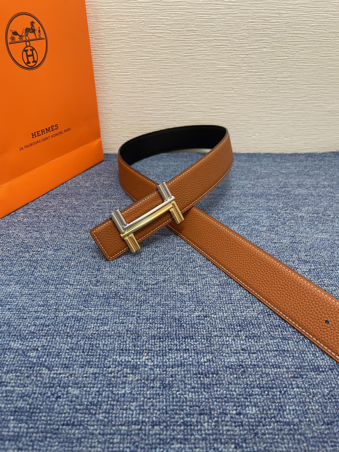 【爱马仕】Hermes 原单爱马仕，宽3.8cm进口原版皮带身，双面可两面用，精品电镀五金 ！