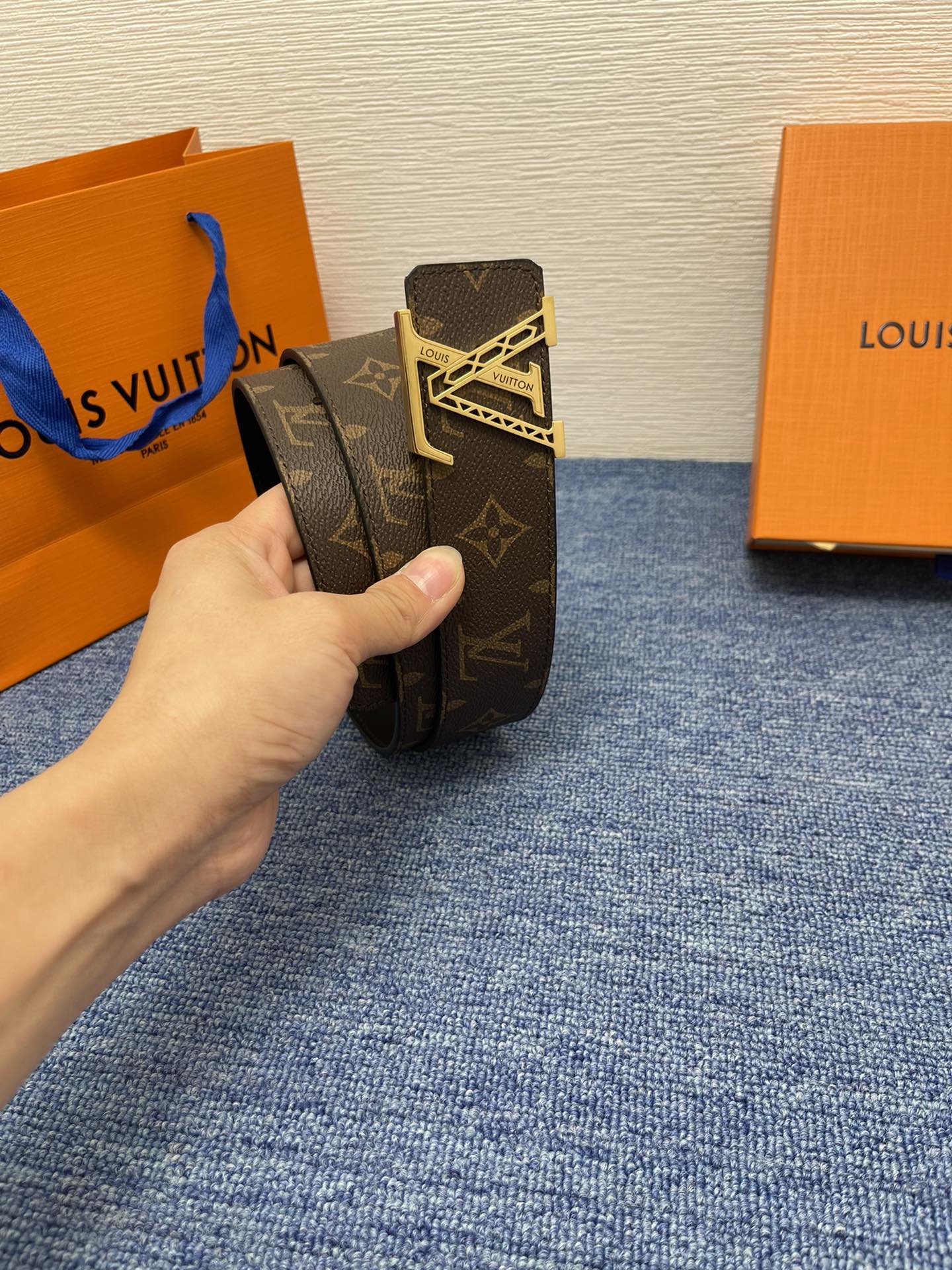 【LOUIS VUITTON】：经典原单品质，荔枝纹压花搭配原版皮底，原单精品挂扣，精工制作，细节看图，