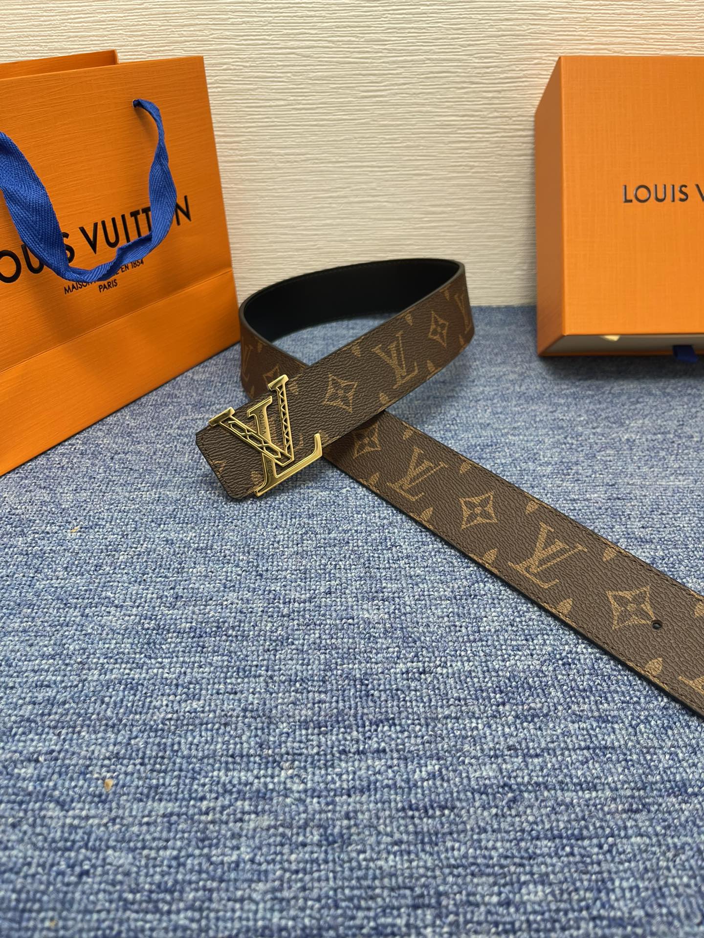 【LOUIS VUITTON】：经典原单品质，荔枝纹压花搭配原版皮底，原单精品挂扣，精工制作，细节看图，