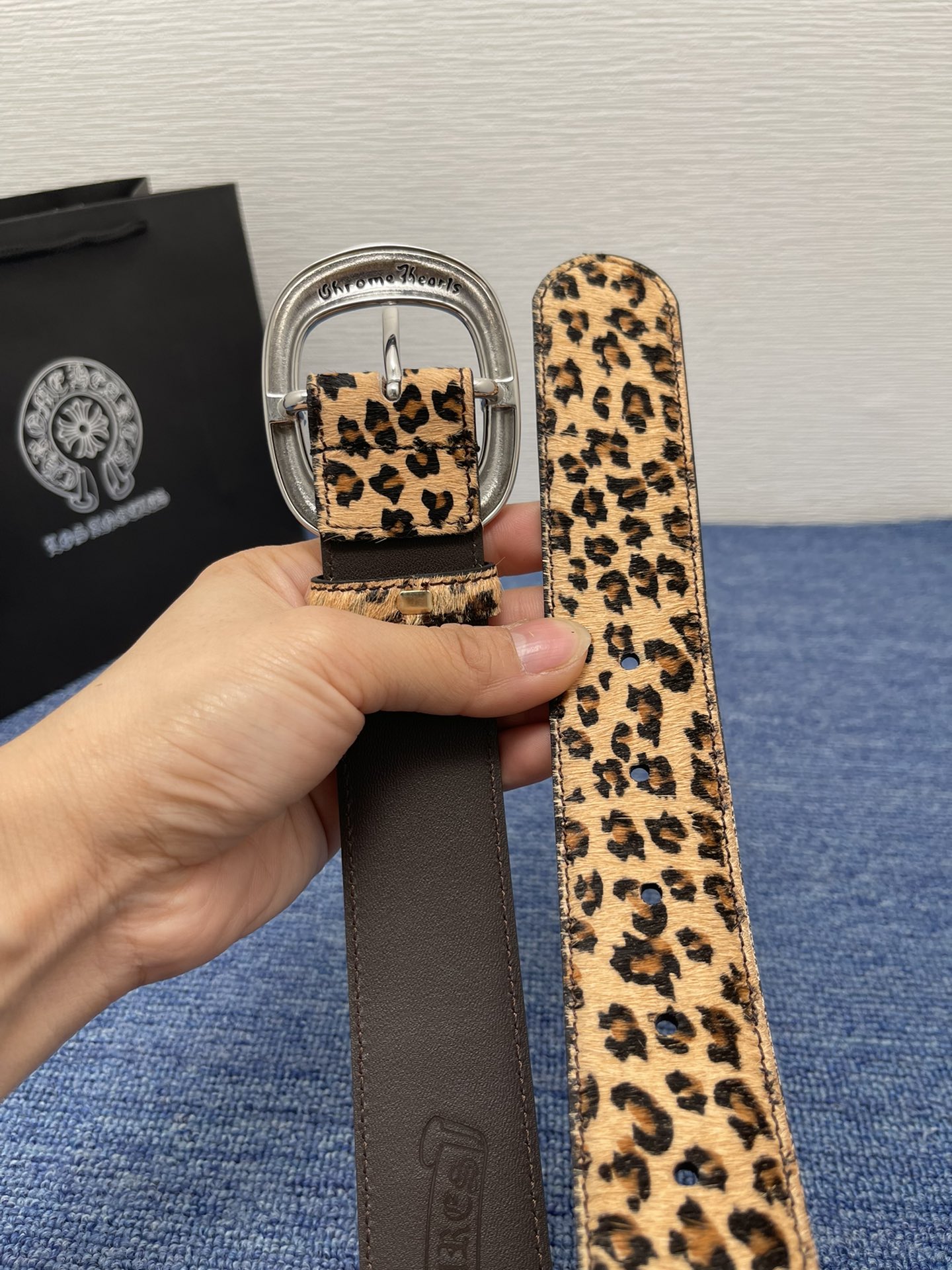  𝐂𝐡𝐫𝐨𝐦𝐞𝐇𝐞𝐚𝐫𝐭𝐬 克罗心凯尔特龙系列藤蔓柱滚轮针扣，S925镀银纯铜五金搭配红色十字花皮带， 