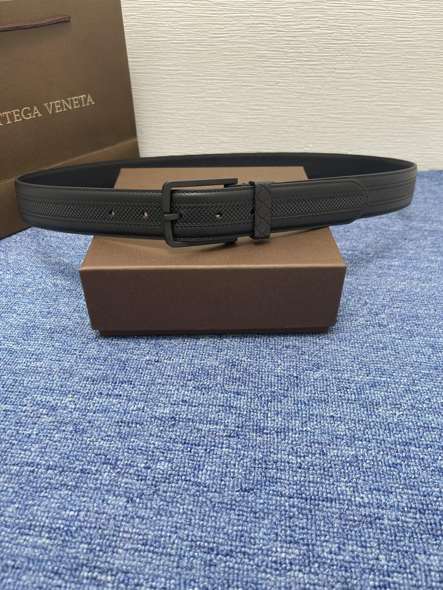  Bv 新款男士压纹腰带 双面意大利小牛皮搭配复古针扣 两面可用 宽度35MM 经典设计 绅士必备