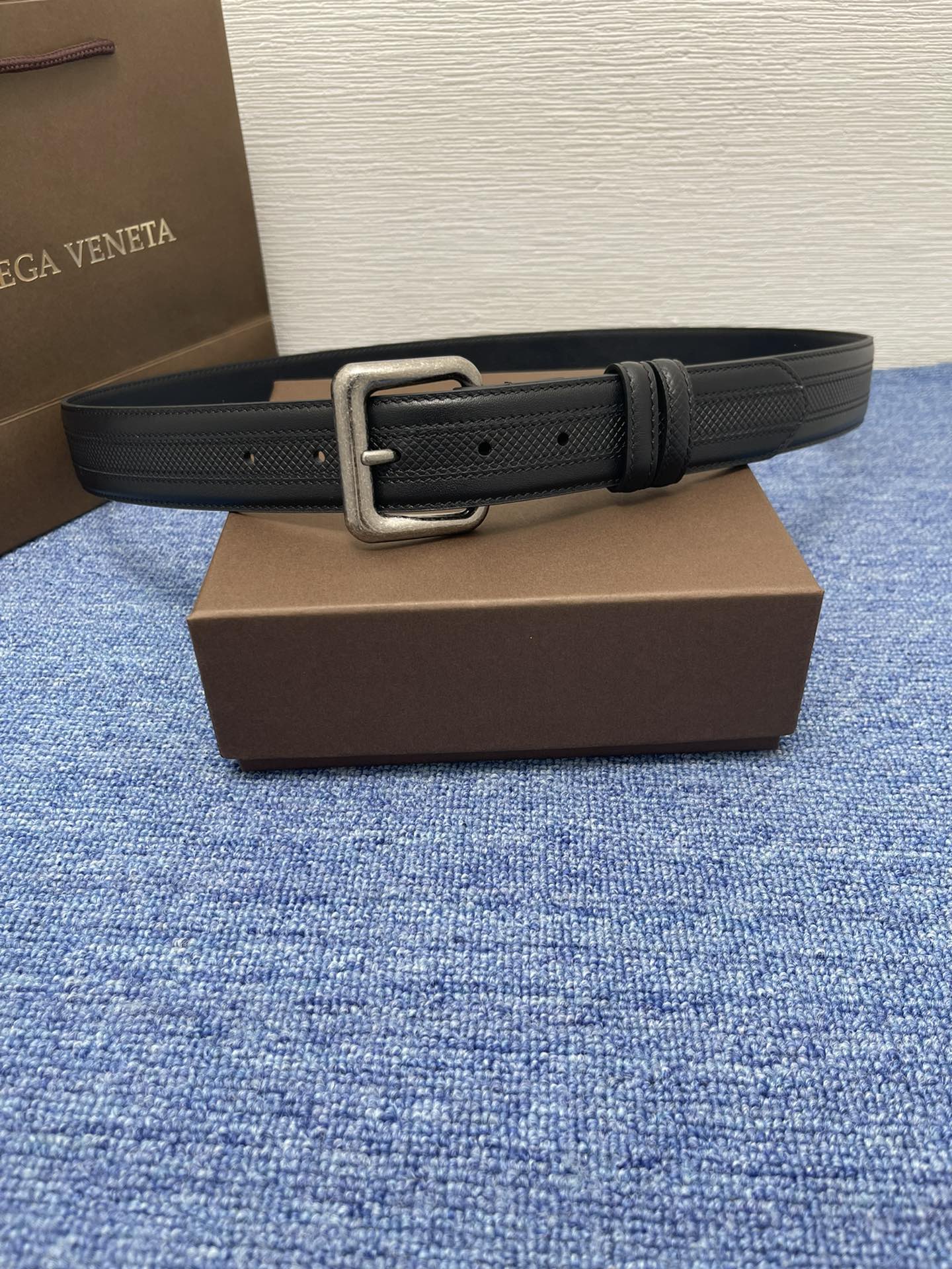  Bv 新款男士压纹腰带 双面意大利小牛皮搭配复古针扣 两面可用 宽度35MM 经典设计 绅士必备