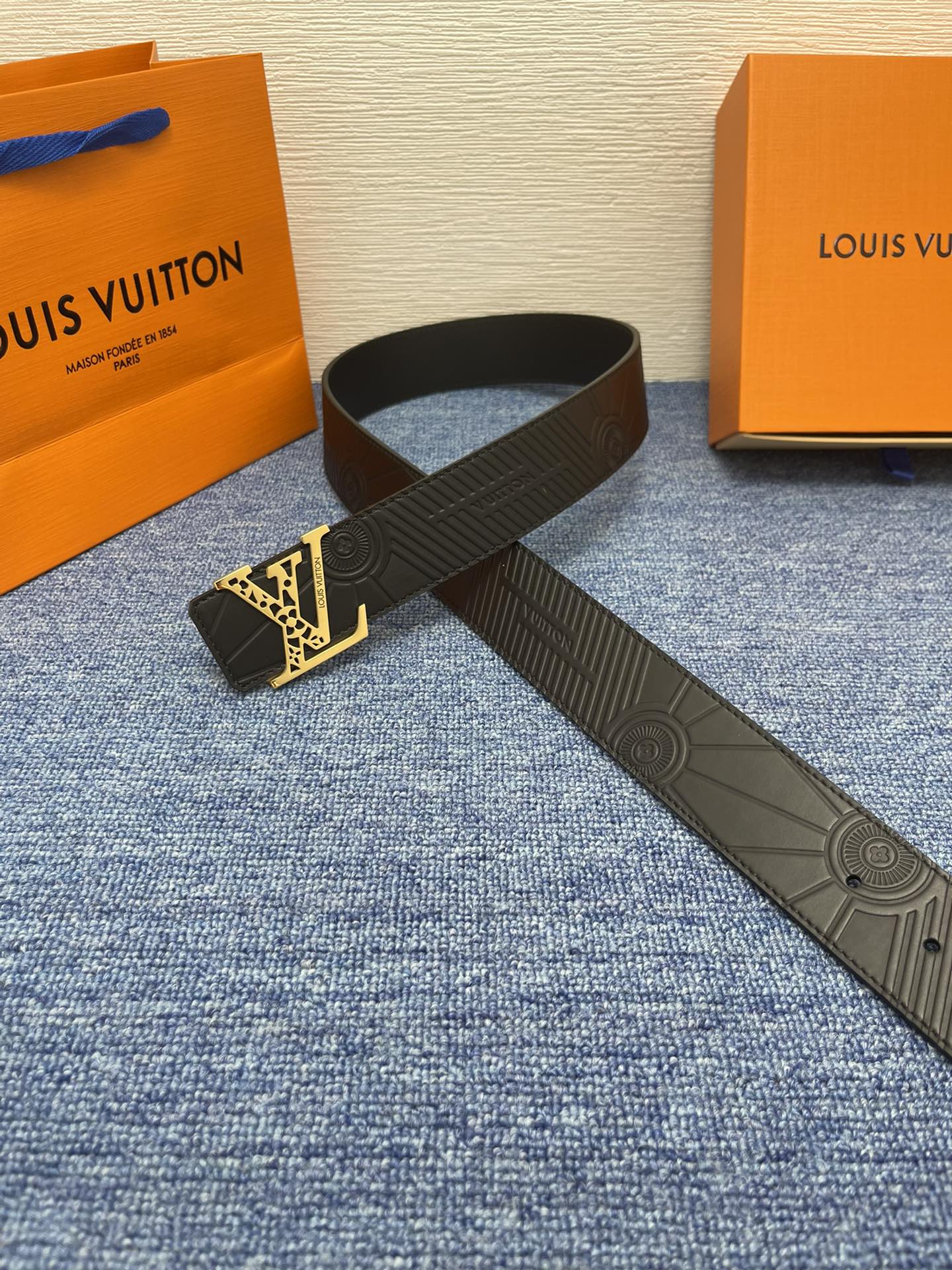 【LOUIS VUITTON】：经典原单品质精品扣，精工制作，细节看图，实物拍摄，高端奢华，宽度4.0c