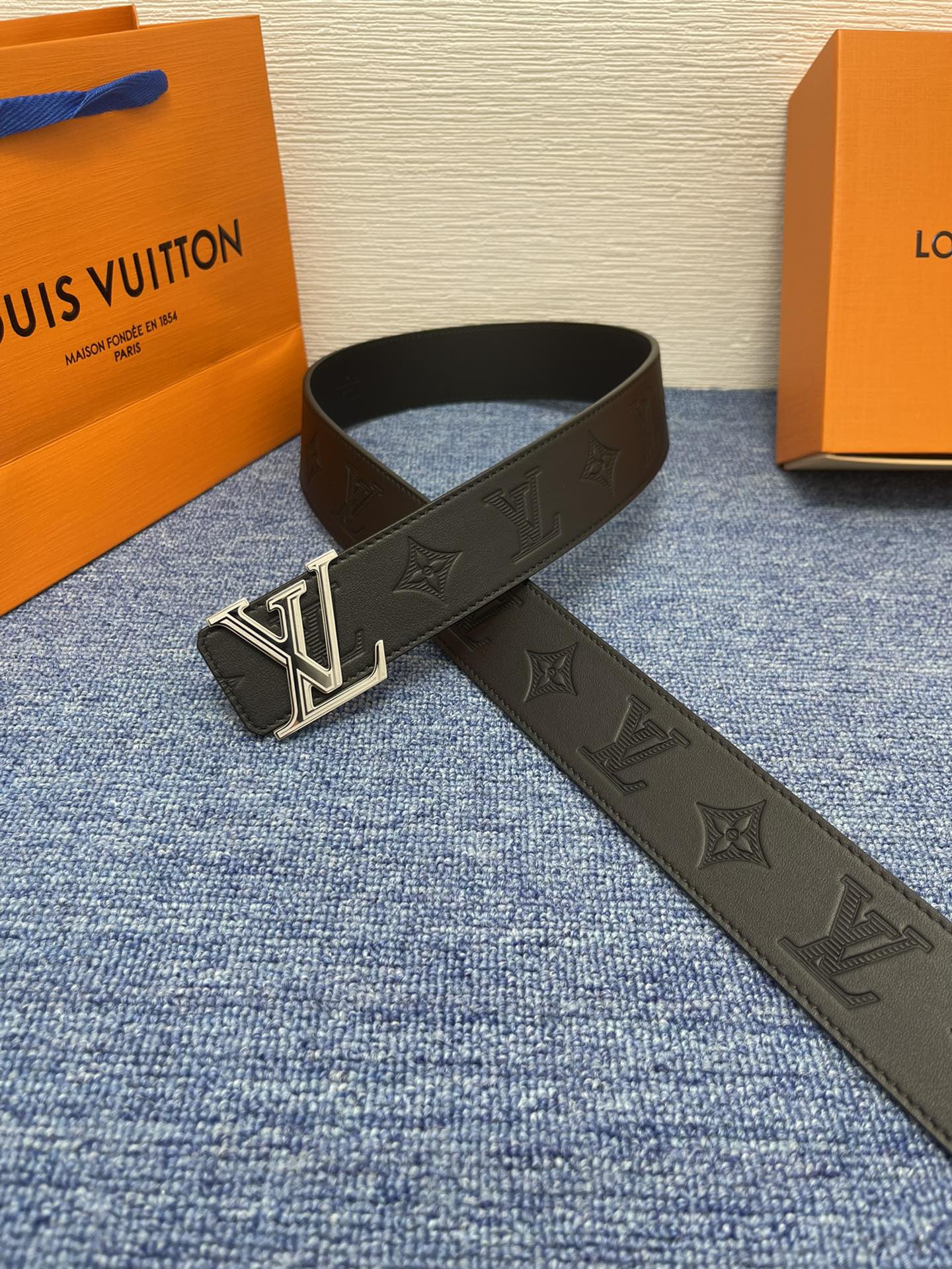 【LOUIS VUITTON】：经典原单品质精品扣，精工制作，细节看图，实物拍摄，高端奢华，宽度4.0c