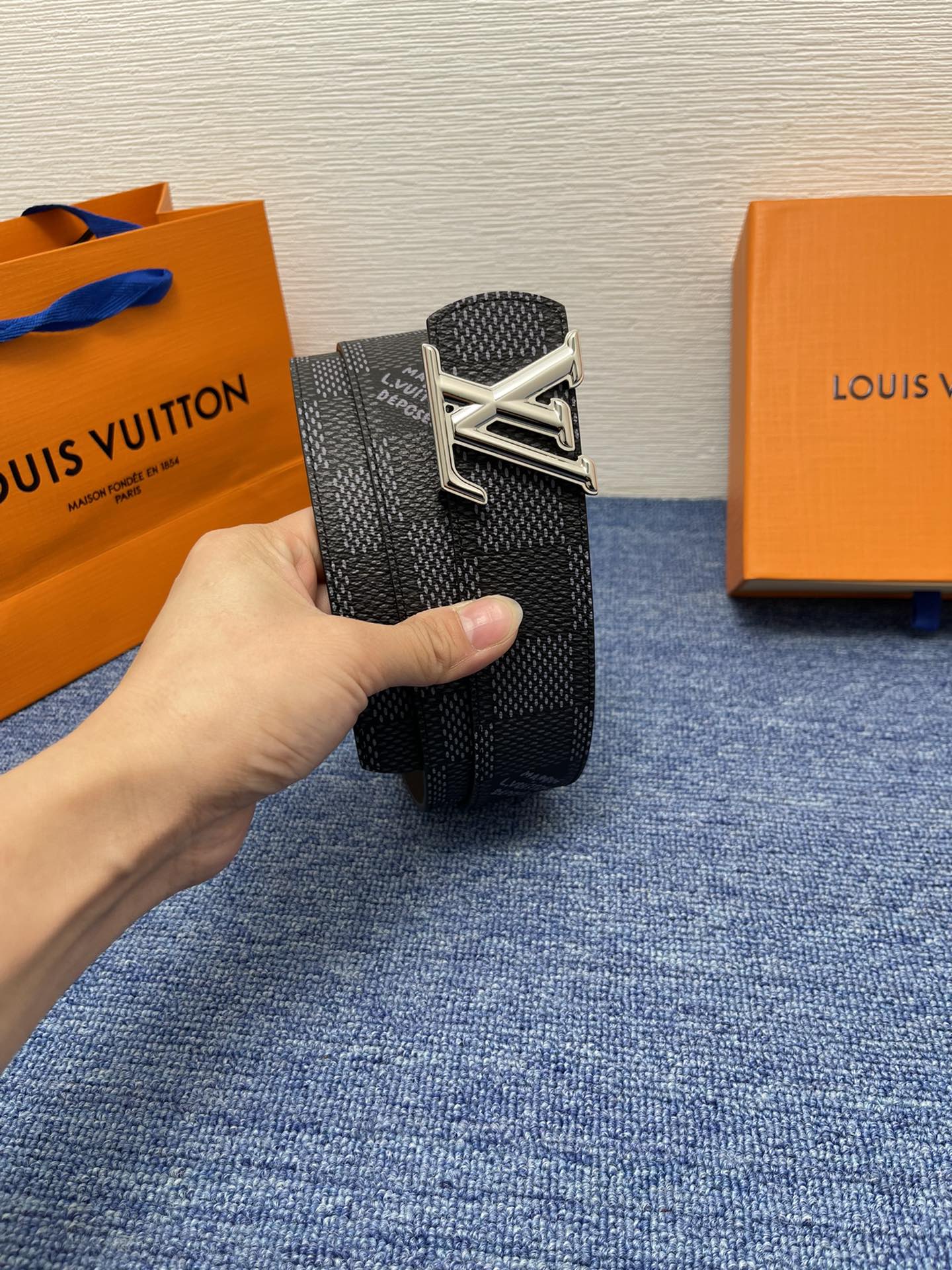 【LOUIS VUITTON】：经典原单品质，荔枝纹压花搭配原版皮底，原单精品挂扣，精工制作，细节看图，