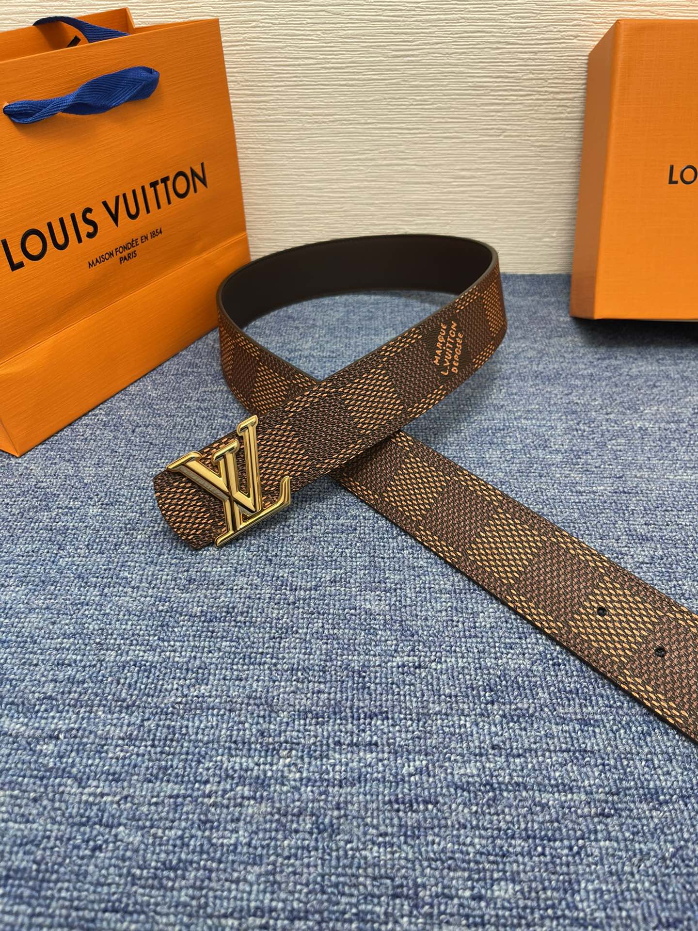 【LOUIS VUITTON】：经典原单品质，荔枝纹压花搭配原版皮底，原单精品挂扣，精工制作，细节看图，