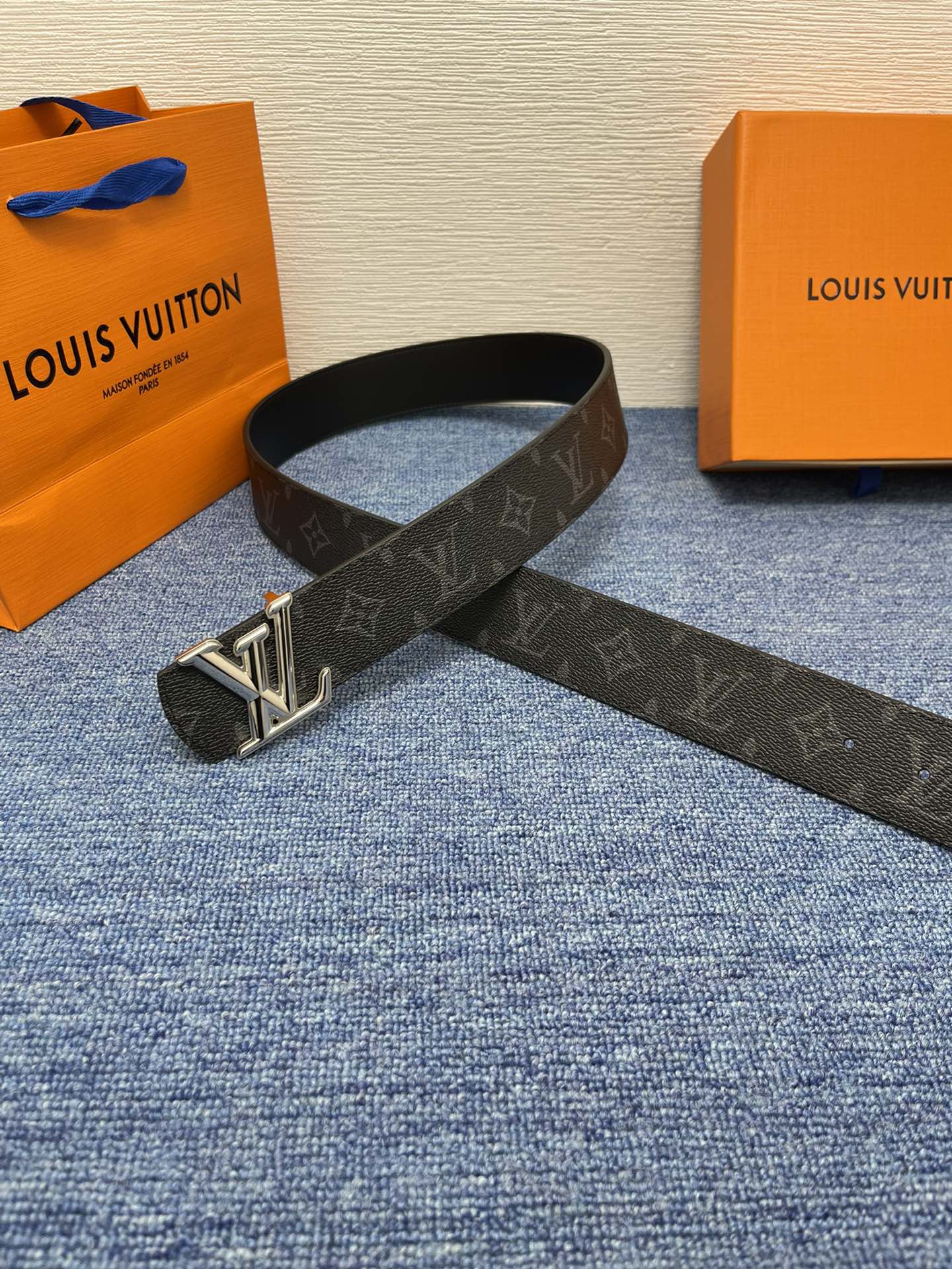 【LOUIS VUITTON】：经典原单品质，荔枝纹压花搭配原版皮底，原单精品挂扣，精工制作，细节看图，