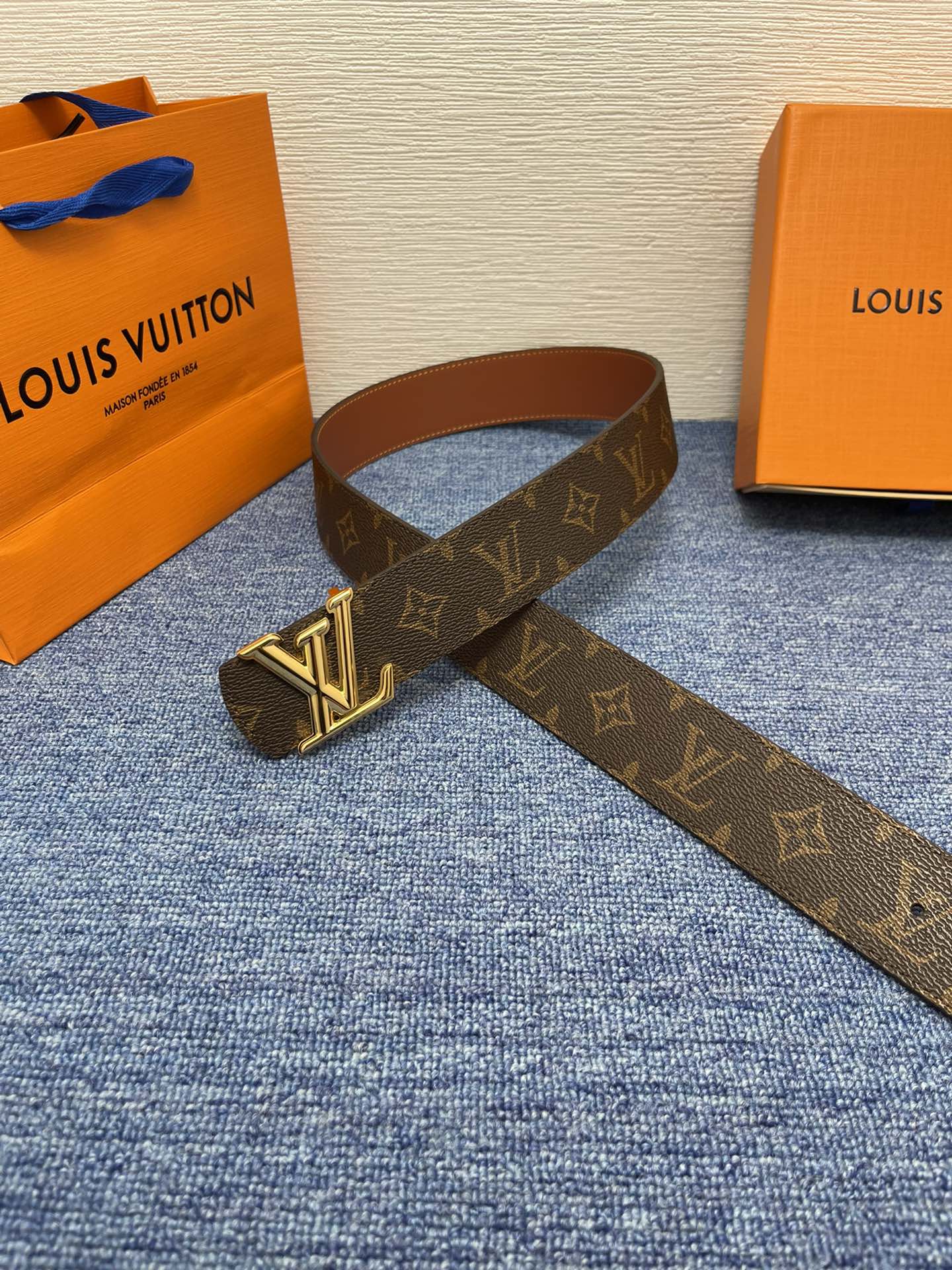 【LOUIS VUITTON】：经典原单品质，荔枝纹压花搭配原版皮底，原单精品挂扣，精工制作，细节看图，