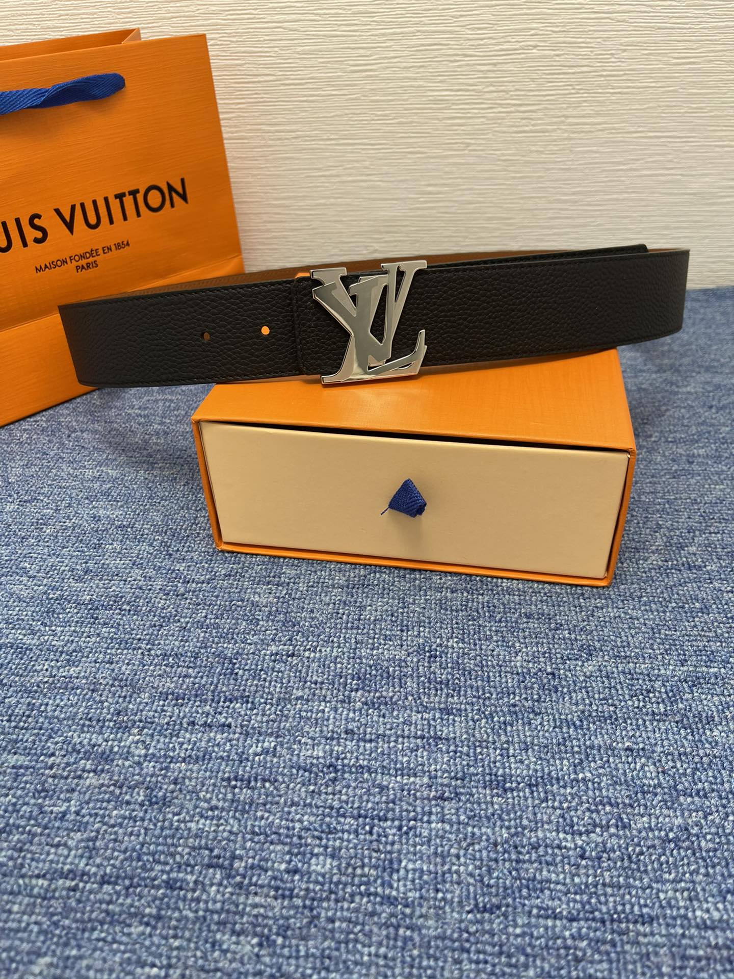 【LOUIS VUITTON】：经典原单品质，荔枝纹原版皮底，原单精品挂扣，精工制作，细节看图，实物拍摄
