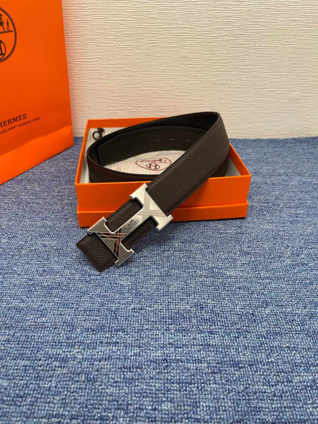 【爱马仕】Hermes 原单爱马仕，宽3.8cm进口原版皮带身，双面可两面用，精品电镀五金 ！